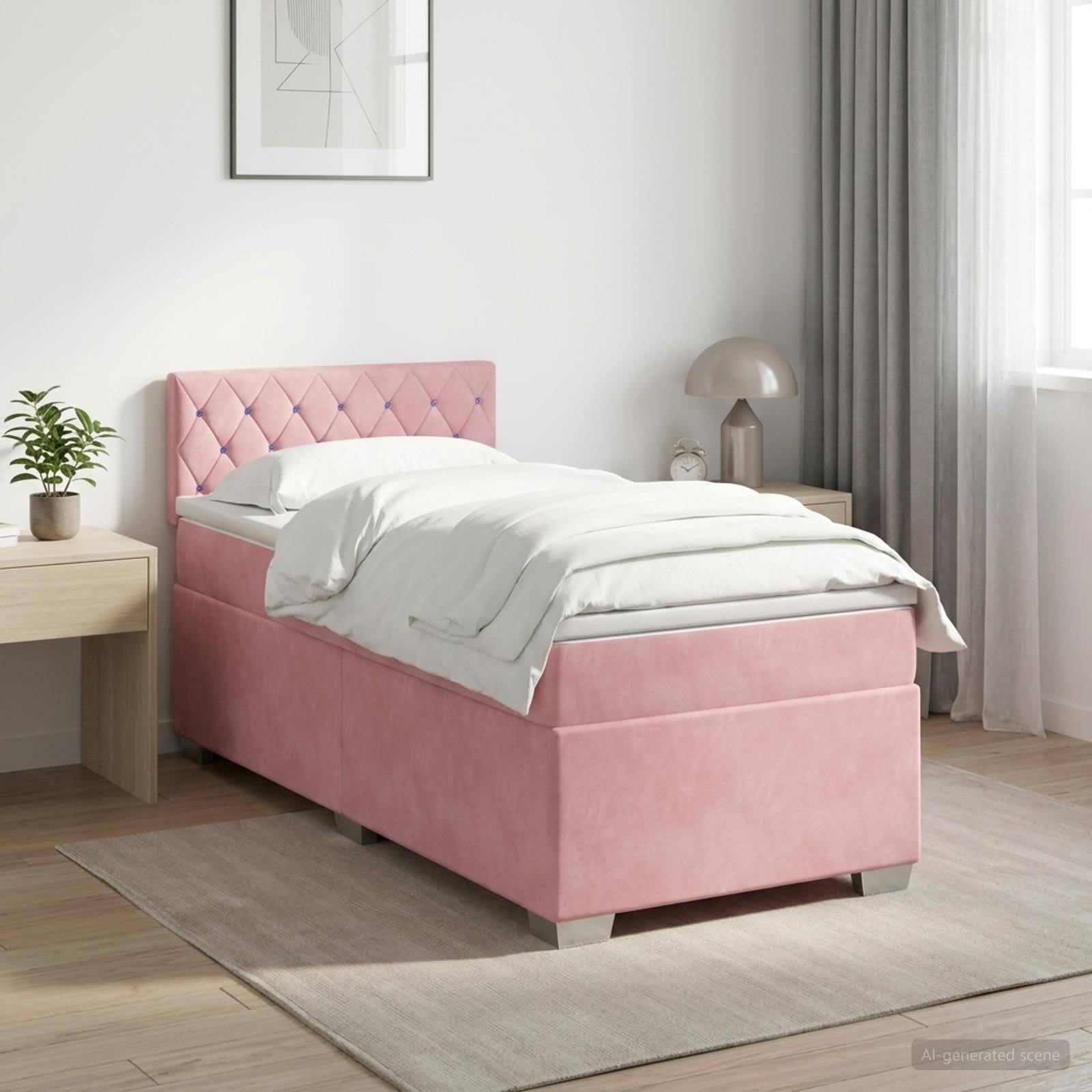 Rosa gepolstertes Einzelbett mit weißer Bettwäsche in einem hellen minimalistischen Schlafzimmer mit Nachttischen, Lampe, Pflanze und Vorhängen.
