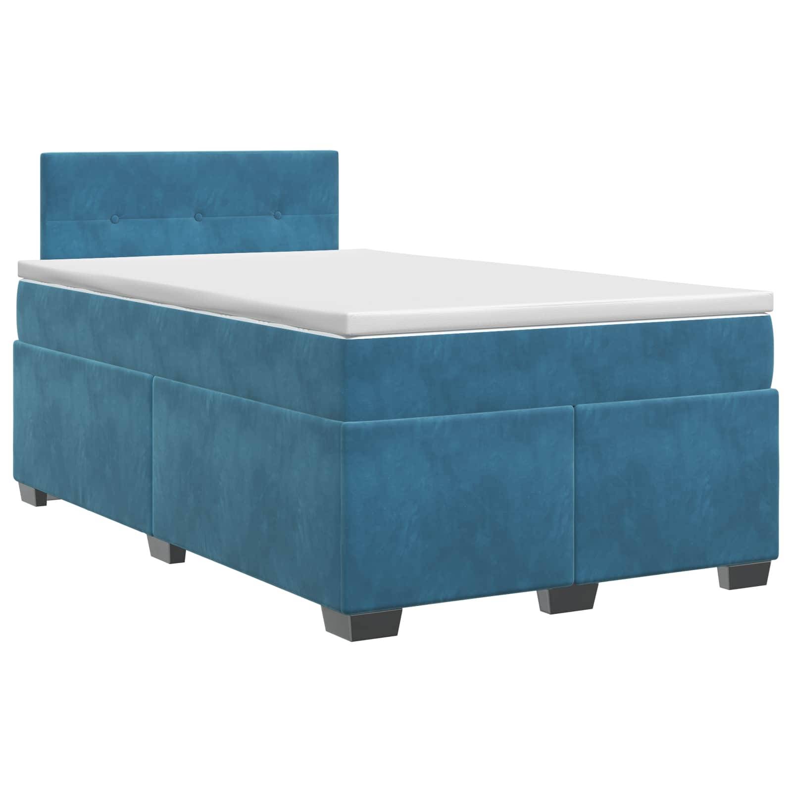 Blau gepolstertes Bett mit einer weißen Matratze auf einfachem weißem Hintergrund.