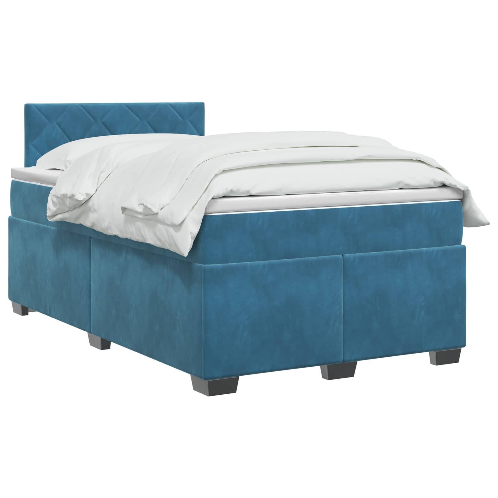 Blaugepolstertes Einzelbett mit geknöpftem Kopfteil und weißer Bettwäsche auf weißem Hintergrund.
