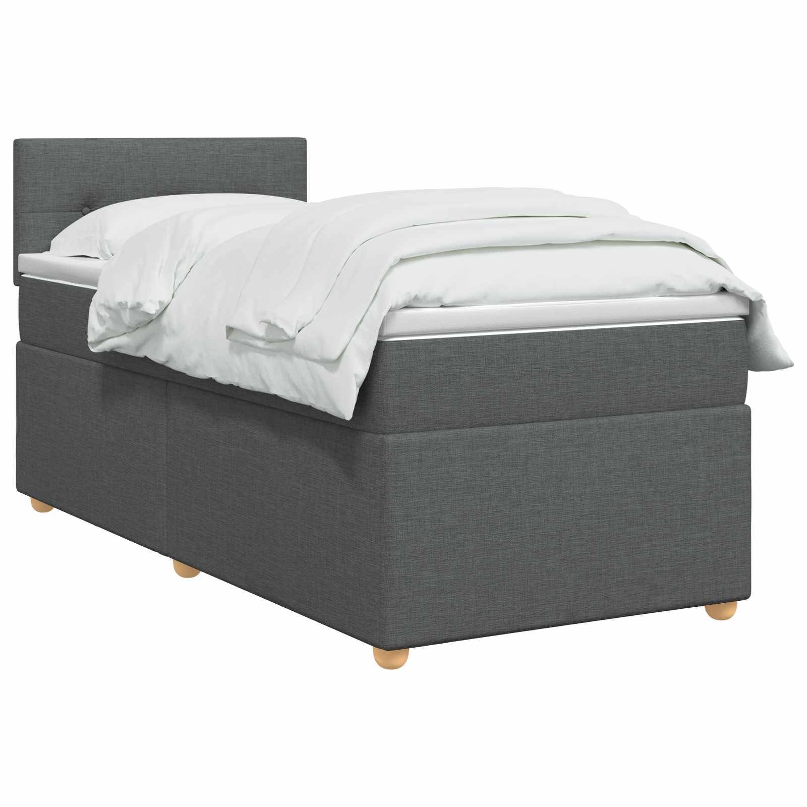 Graugepolstertes Einzelbett mit weißer Bettwäsche auf einfachem weißem Hintergrund.