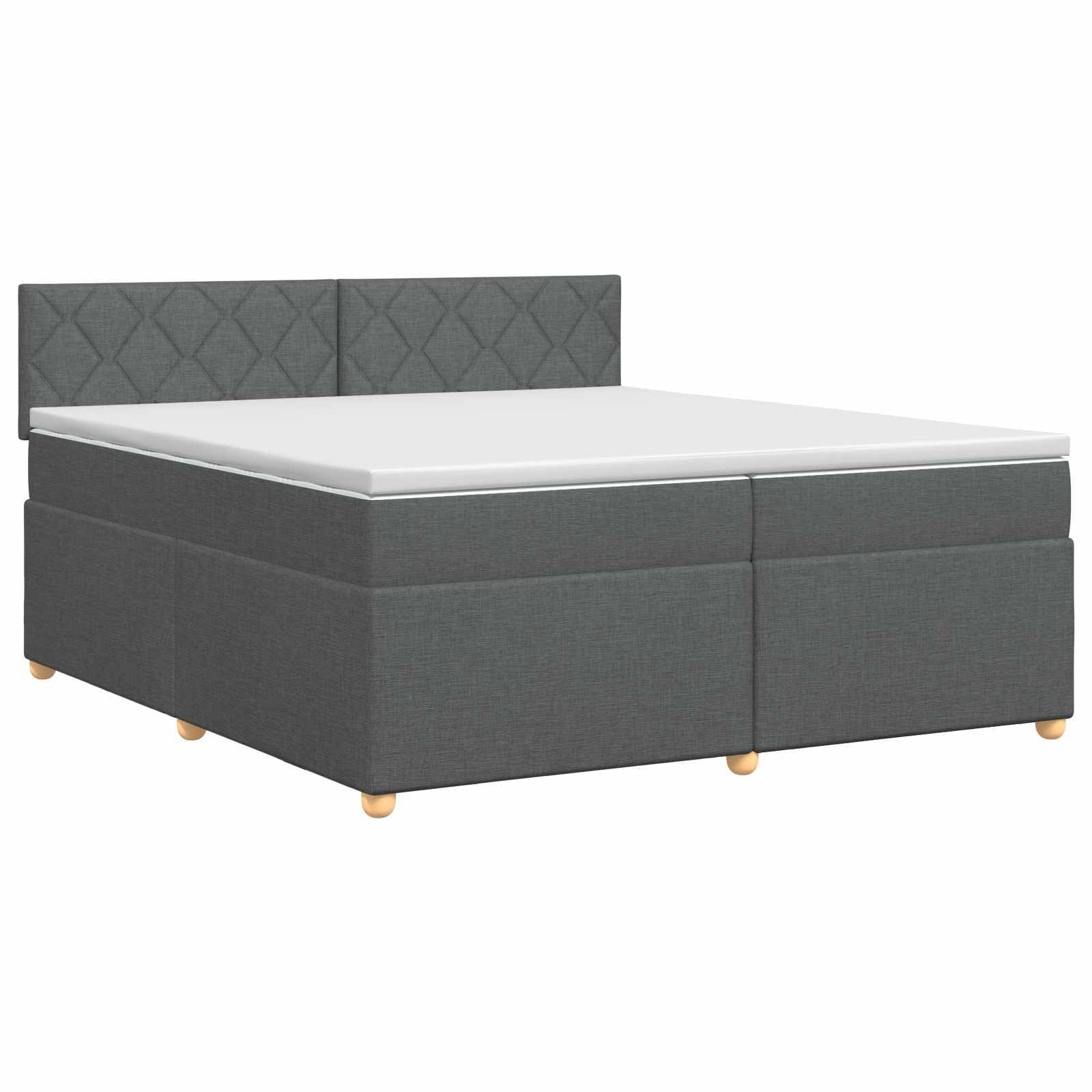Grau gepolstertes Bett mit gepolstertem Kopfteil und weiße Matratze auf einem einfachen weißen Hintergrund.