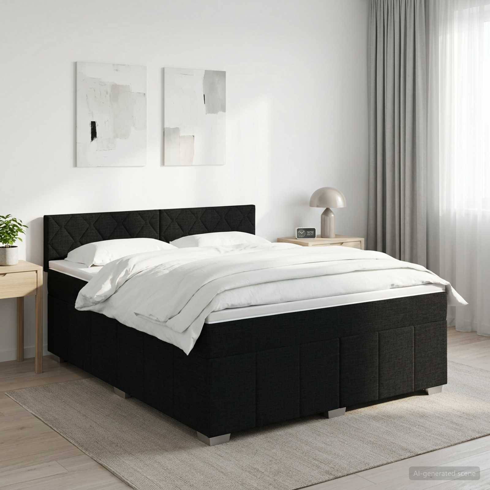 Modernes Schlafzimmer mit einem schwarzen gepolsterten Bett, bezogen mit weißer Bettwäsche, flankiert von kleinen hölzernen Nachttischen und minimalistischer Wandkunst.