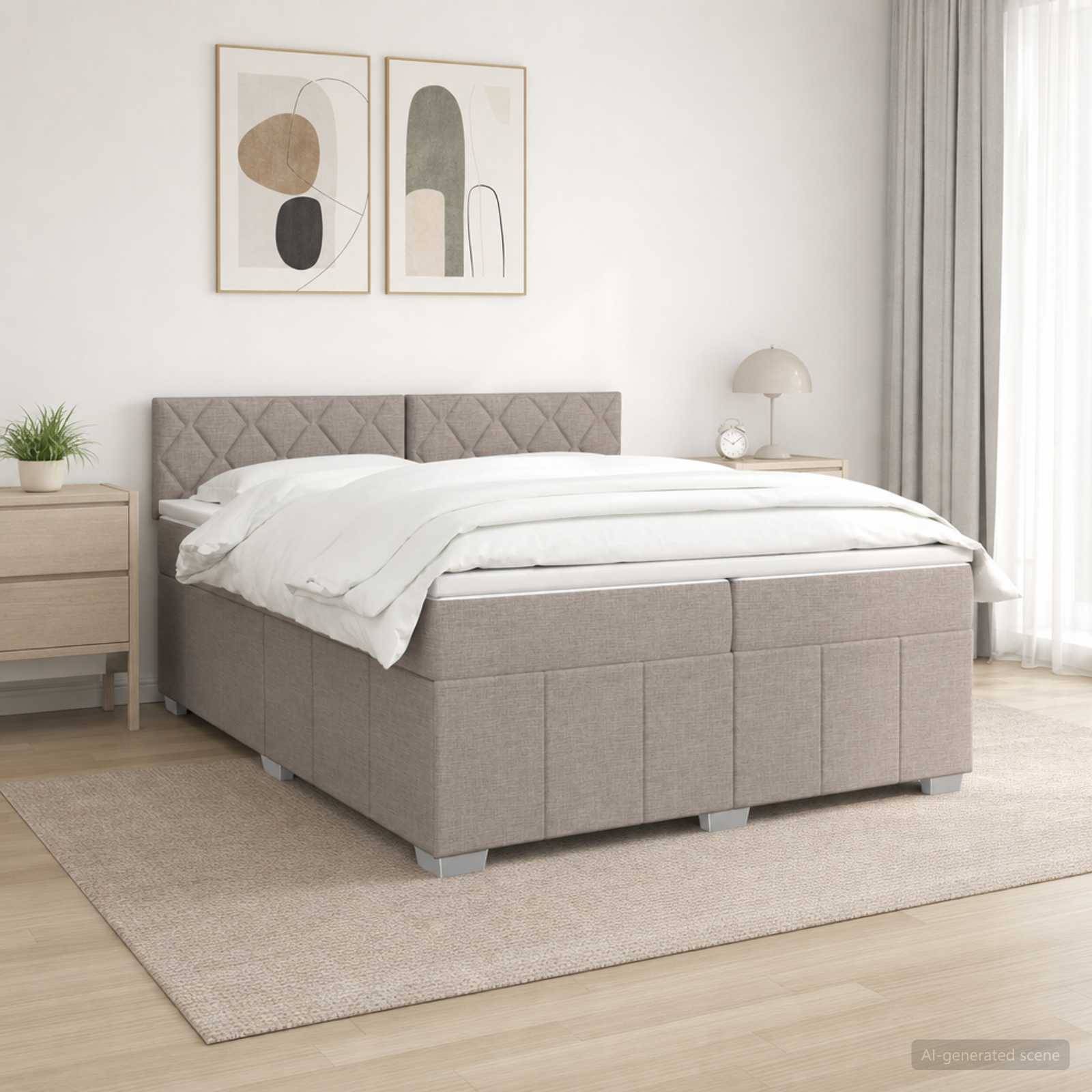 Modernes beiges Polsterbett mit weißer Bettwäsche in einem minimalistischen Schlafzimmer, daneben ein Nachttisch, eine Lampe, eine Pflanze und abstrakte Wandkunst.