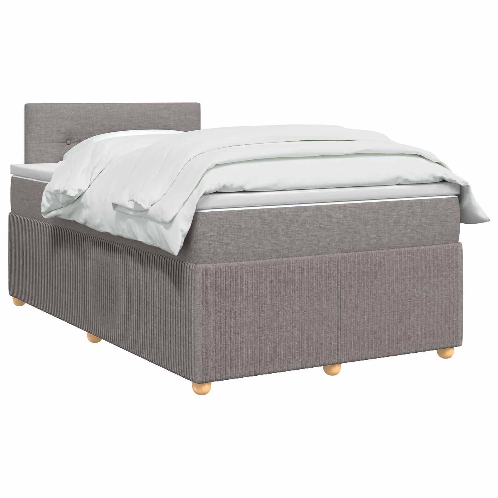 Grau gepolstertes Bett mit weißer Bettwäsche auf weißem Hintergrund.