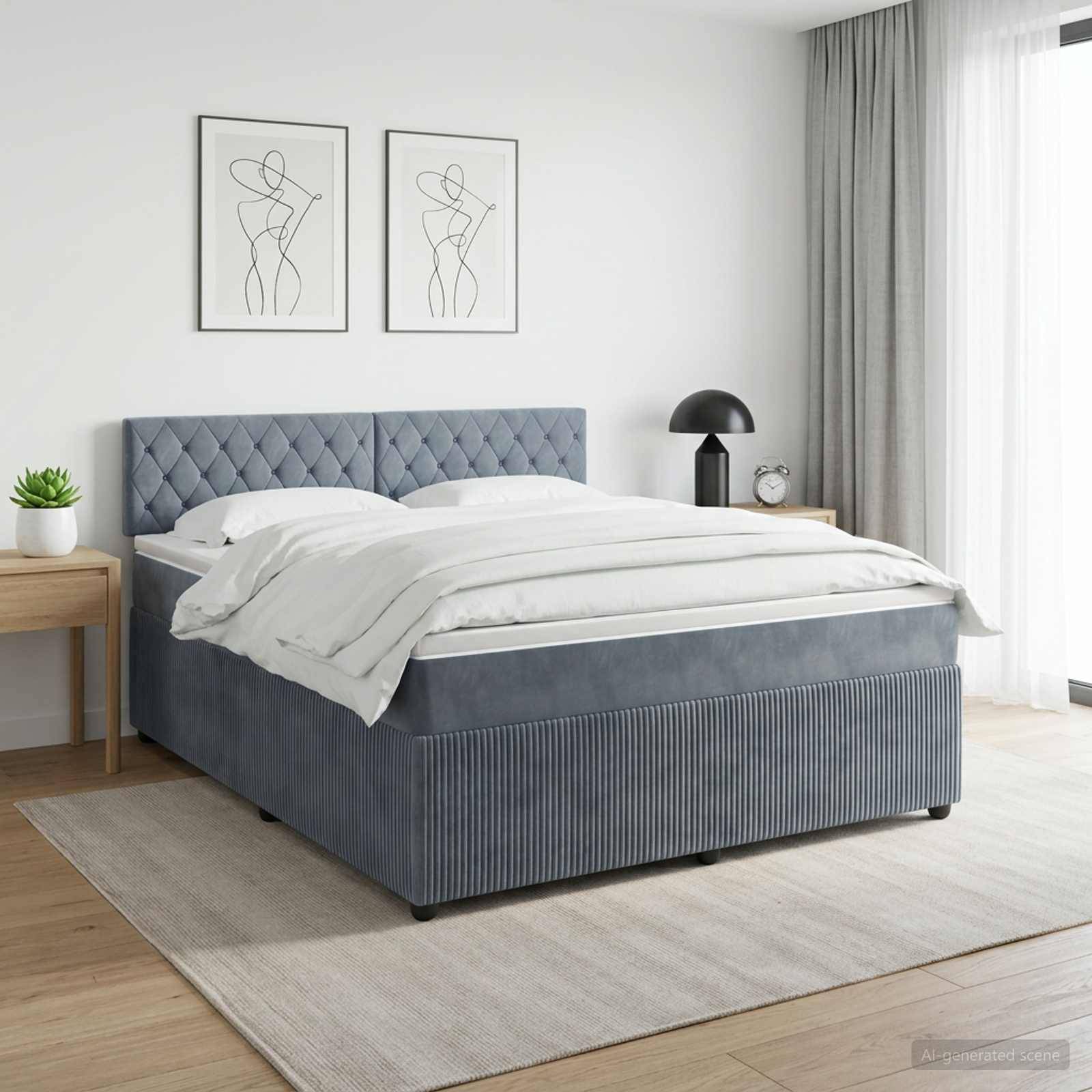 Modernes grau gepolstertes Bett mit weißer Bettwäsche in einem hellen, minimalistischen Schlafzimmer, flankiert von Nachttischen und abstrakter Wandkunst.