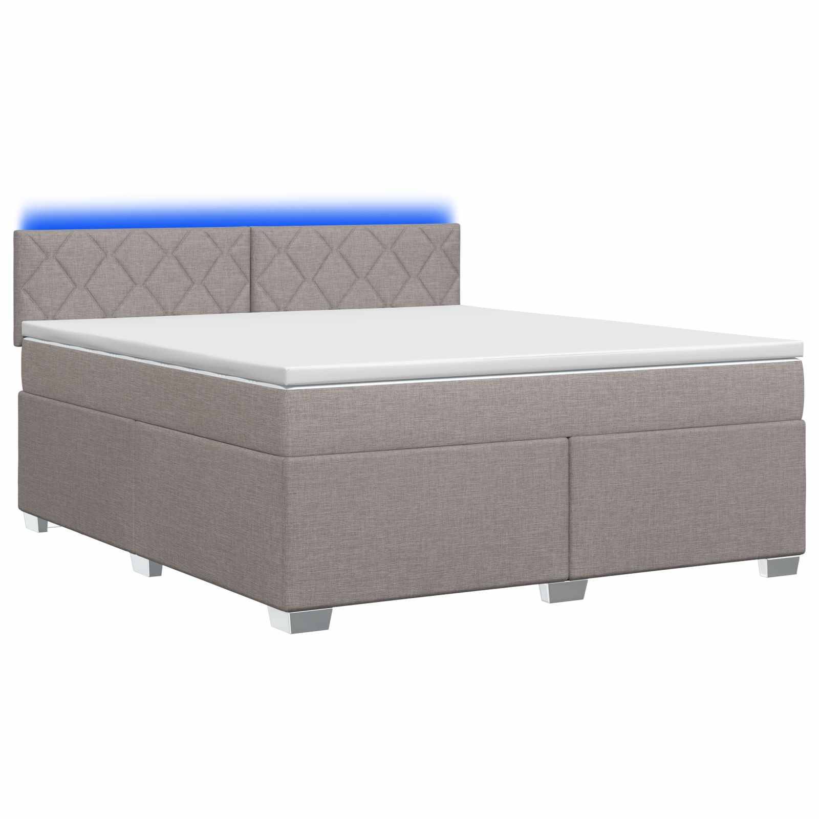 Grau gepolstertes Bett mit gepolstertem Kopfteil und weißer Matratze auf einfach weißem Hintergrund.