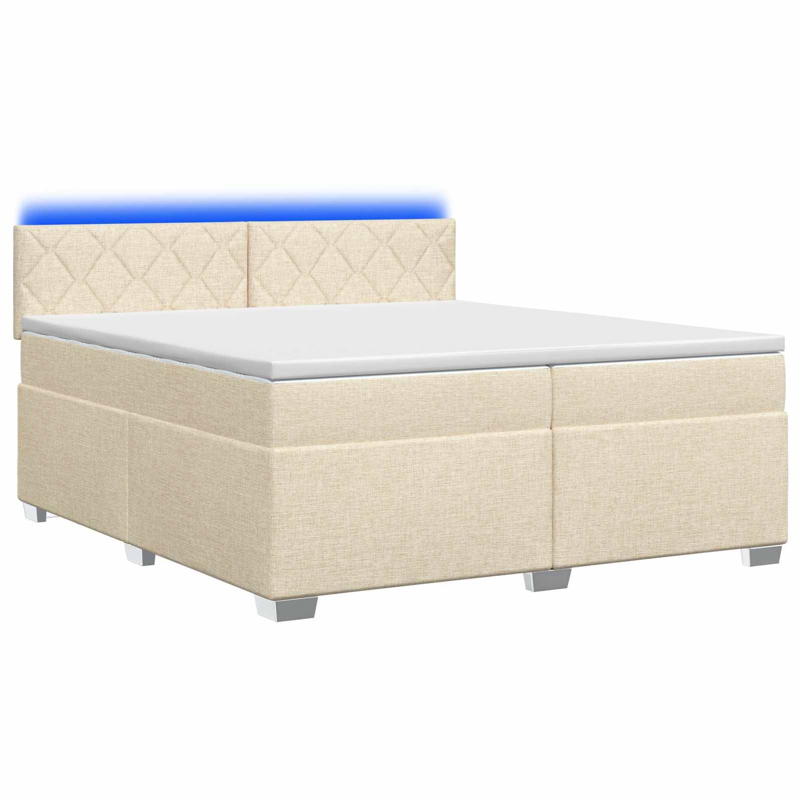 Beige gepolstertes Bett mit gepolstertem Kopfteil, weiße Matratze und niedrige Metallfüße auf weißem Hintergrund.