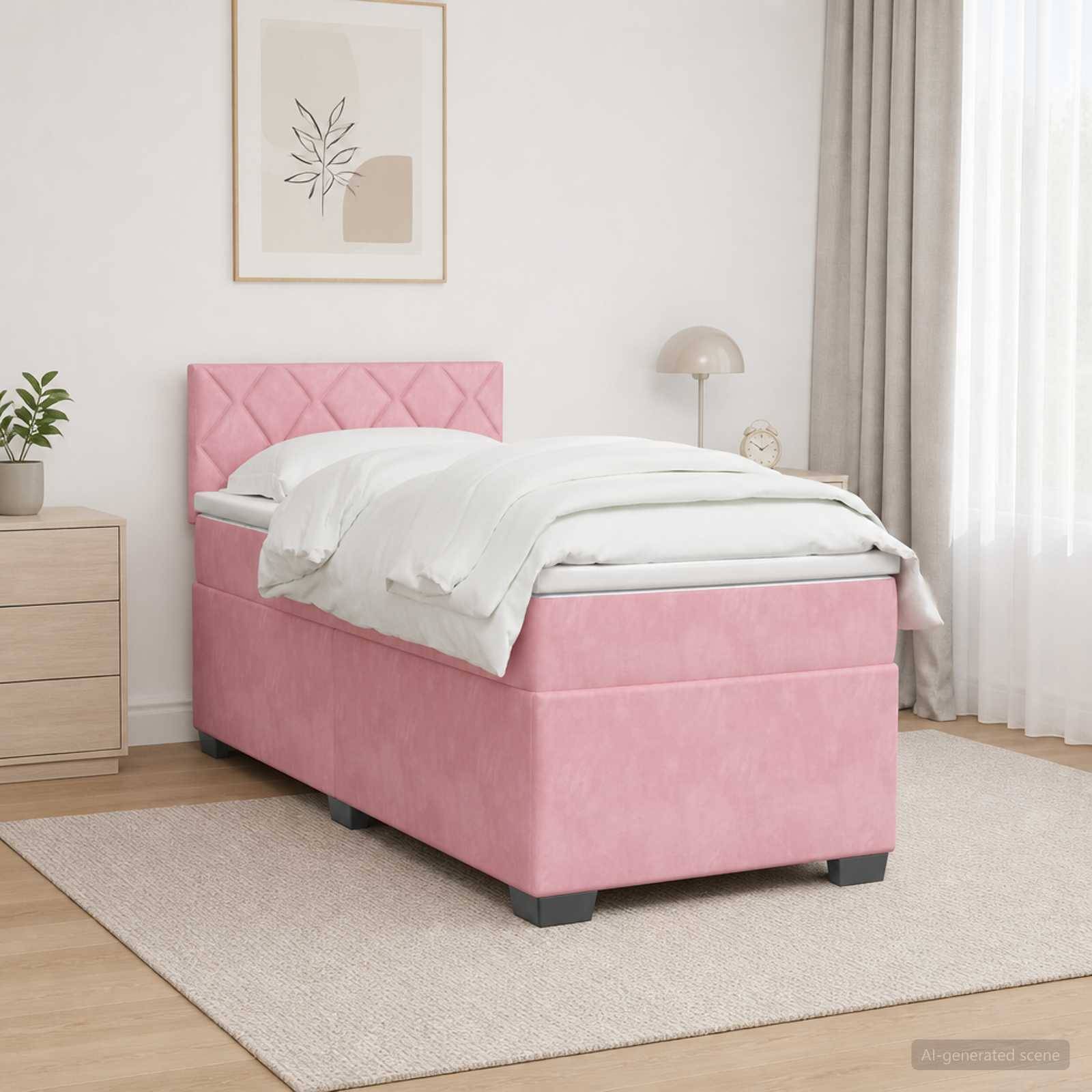 Rosa gepolstertes Einzelbett mit gestepptem Kopfteil in einem hellen Schlafzimmer, ausgestattet mit weißer Bettwäsche auf einem beigefarbenen Teppich.