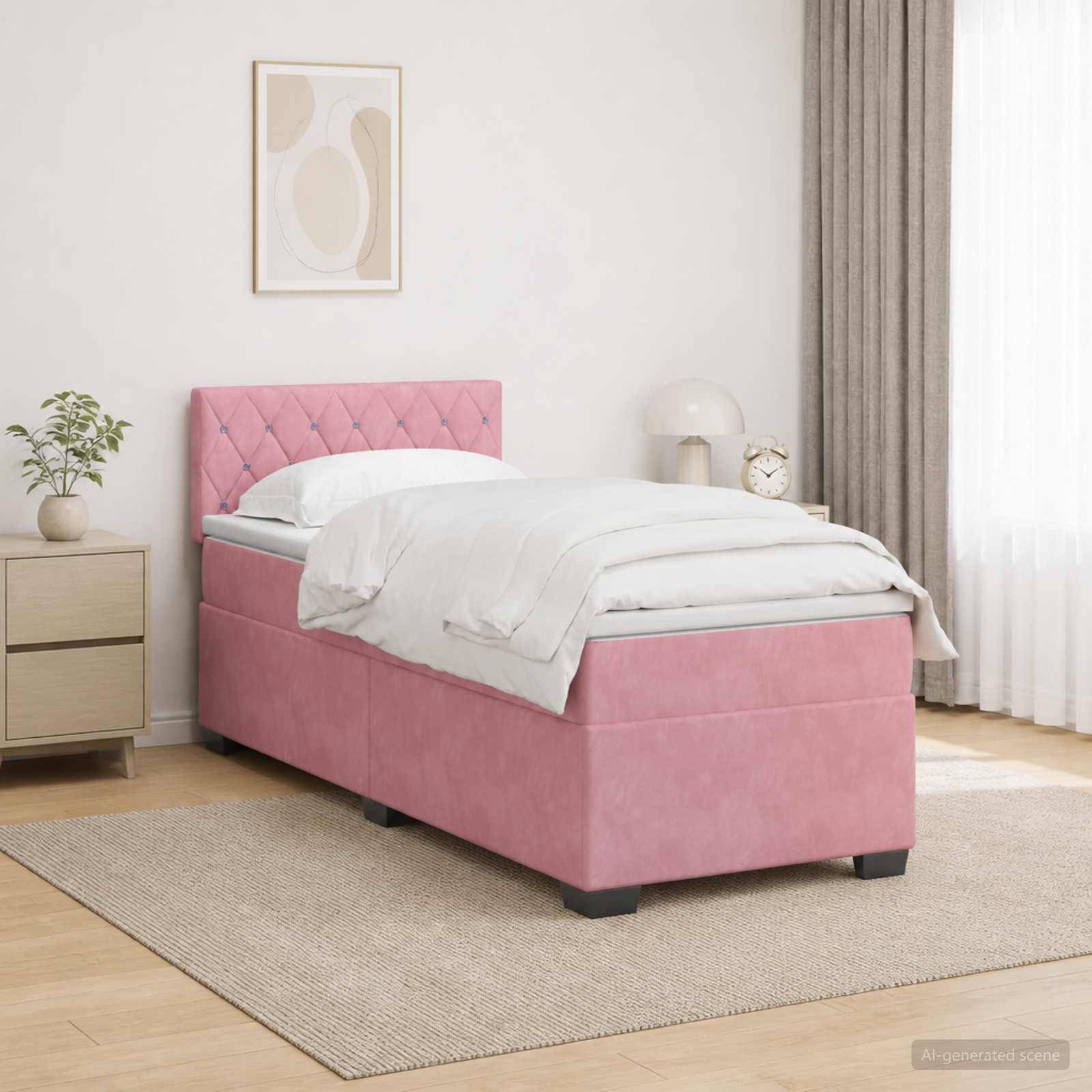 Rosa Einzelbettgestell mit gestepptem Kopfteil und weißer Bettwäsche in einem hellen, minimalistischen Schlafzimmer mit Nachttisch, Lampe, Pflanze und Vorhängen.
