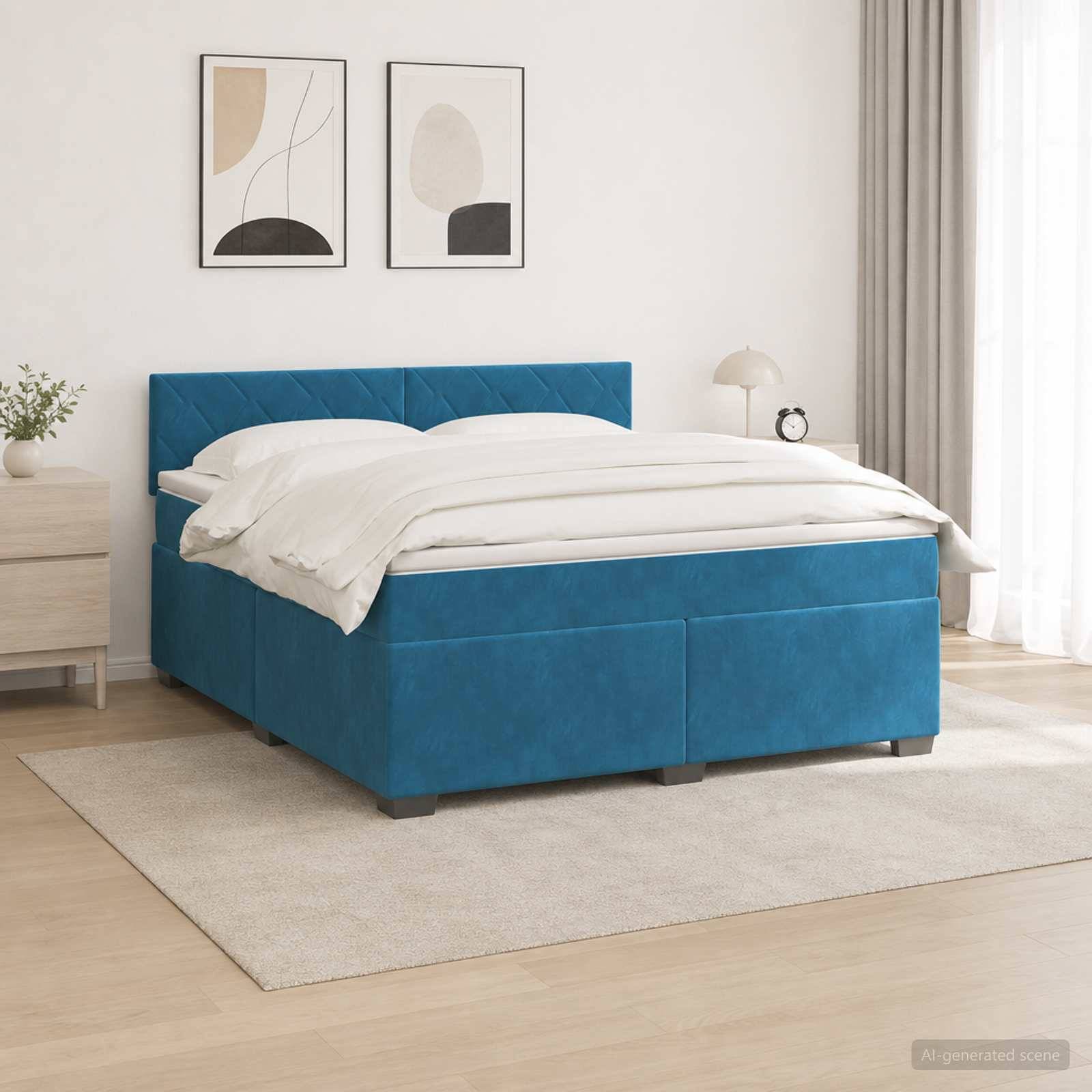 Blaues Polsterbett mit weißer Bettwäsche in einem minimalistischen Schlafzimmer, dargestellt mit Nachttisch, Lampe, Wandkunst und hellem Teppich.