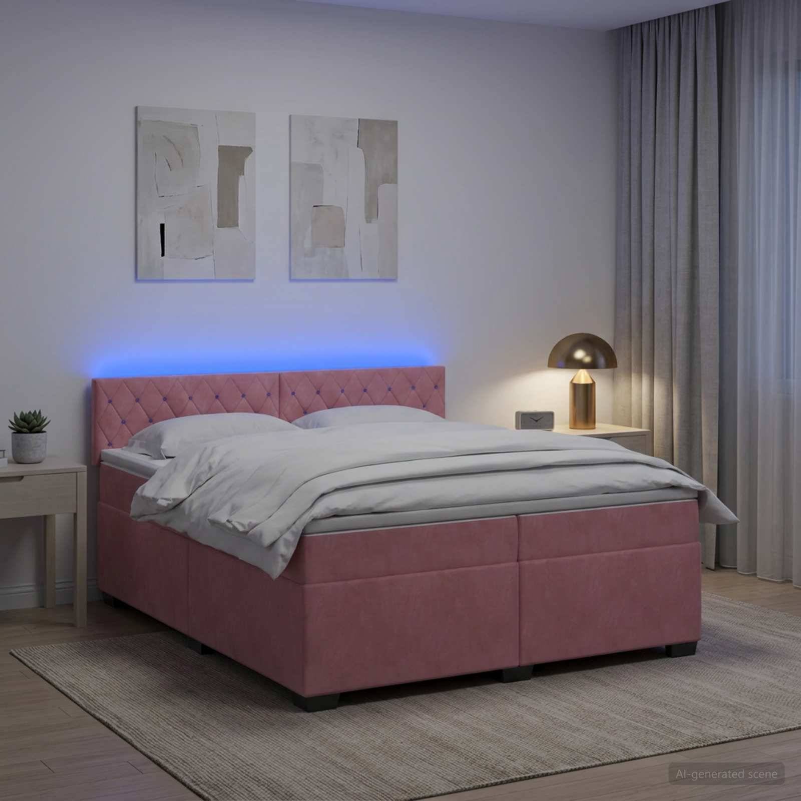 Modernes Schlafzimmer mit rosafarbenem Polsterbett, weißer Bettwäsche, blauem hinterleuchtetem Kopfteil, Nachttischlampe, Wandkunst, Vorhängen und Teppich.