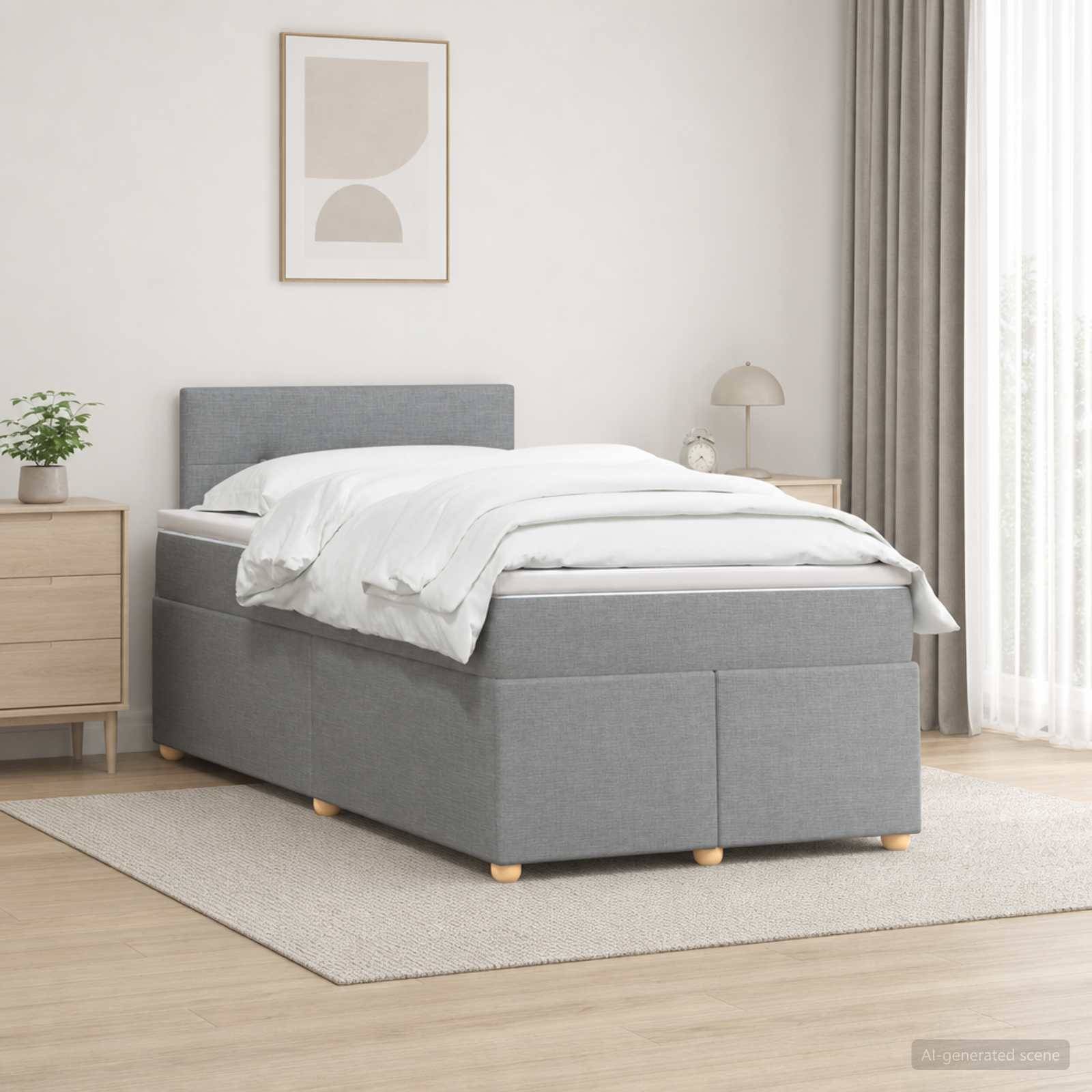 Grau gepolstertes Bett mit weißer Bettwäsche in einem minimalistischen Schlafzimmer, gezeigt mit Nachttisch, Lampe, Teppich und Wandkunst im Rahmen.