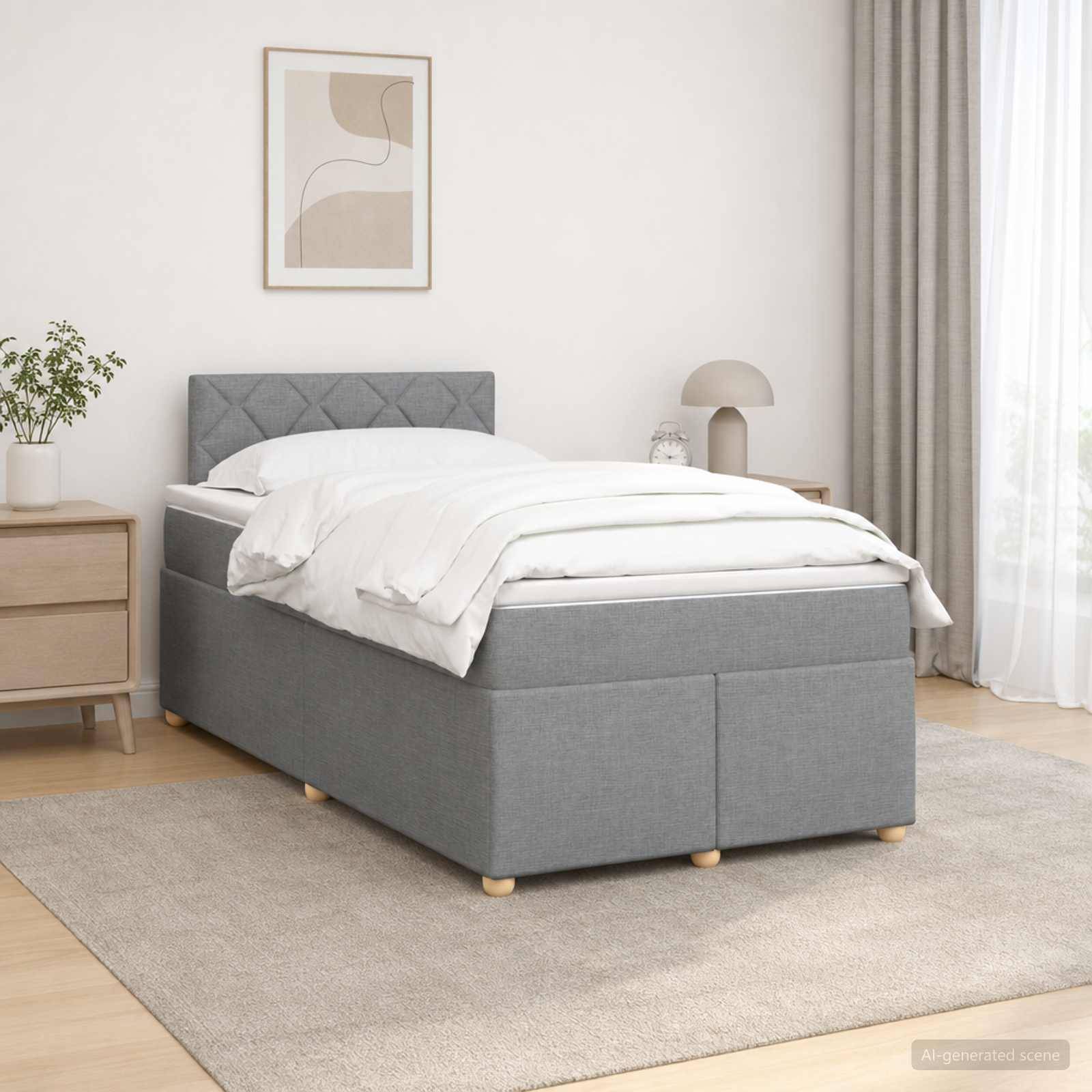 Ein grau gepolstertes Bett mit weißer Bettwäsche in einem hellen, minimalistischen Schlafzimmer, dargestellt mit einem Nachttisch, einer Lampe, einer Pflanze und Wandkunst.