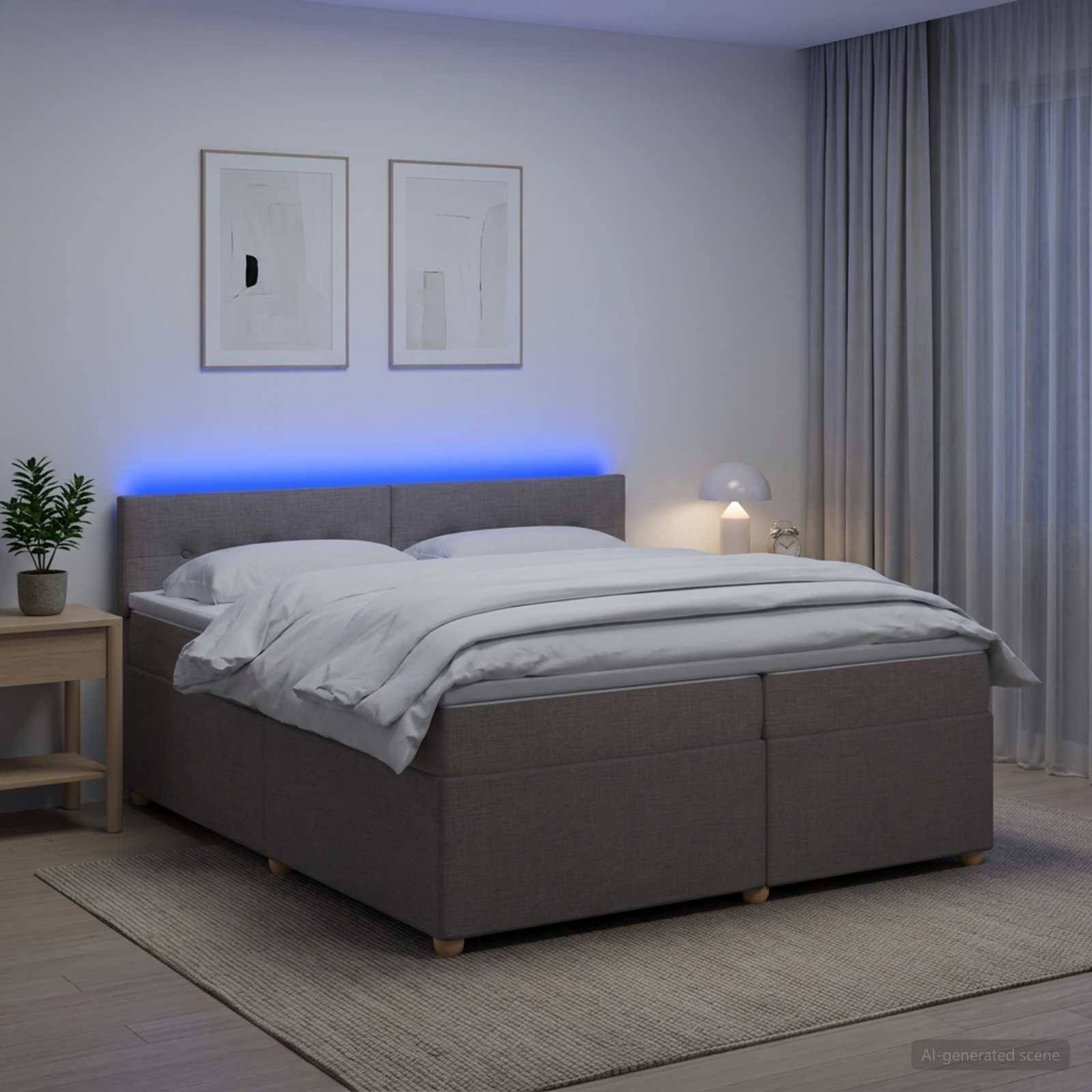 Modernes Schlafzimmer mit einem grau gepolsterten Bett, weißer Bettwäsche, blauer LED-Kopfleuchte, Nachttischlampe, gerahmtem Wandbild und durchscheinenden Vorhängen.