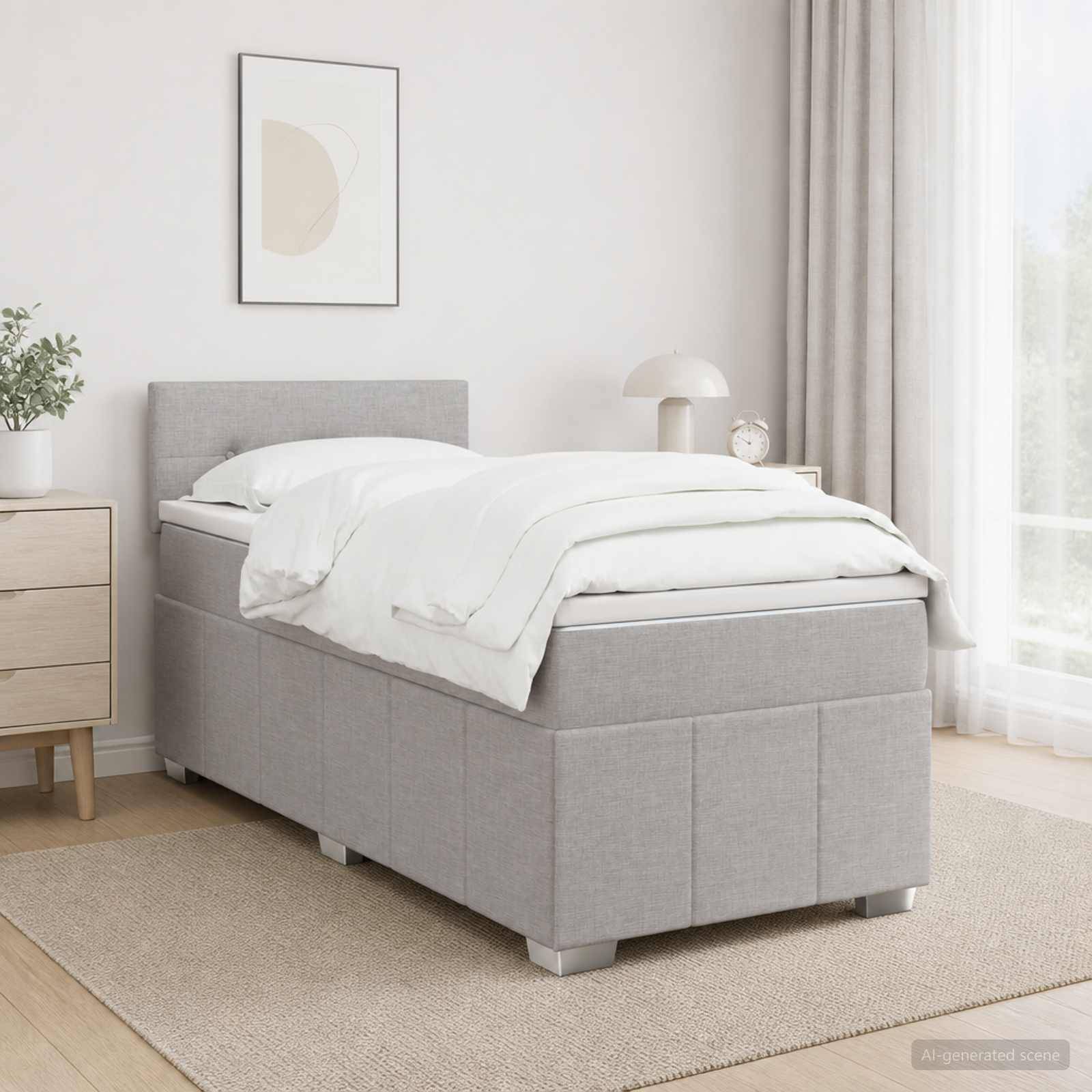 Modernes minimalistisches Schlafzimmer mit einem grauen gepolsterten Bett, weißer Bettwäsche, Nachttisch, Lampe und hellem Fenster mit Vorhängen.