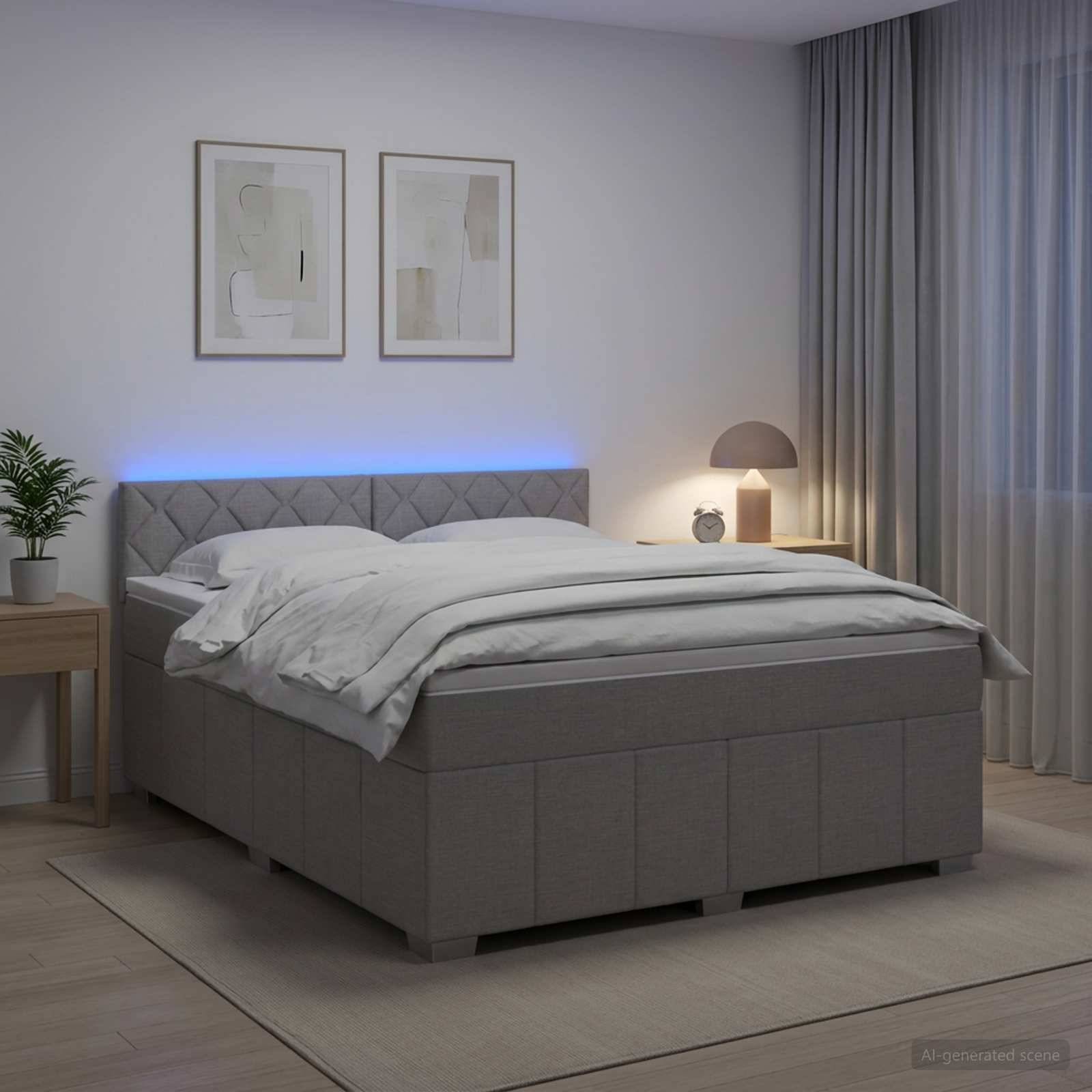 Modernes Schlafzimmer mit grauem gepolstertem Bett, weißer Bettwäsche, blauem LED-Kopfteilglühen, Nachttischlampe, Wandkunst im Rahmen und Vorhängen.
