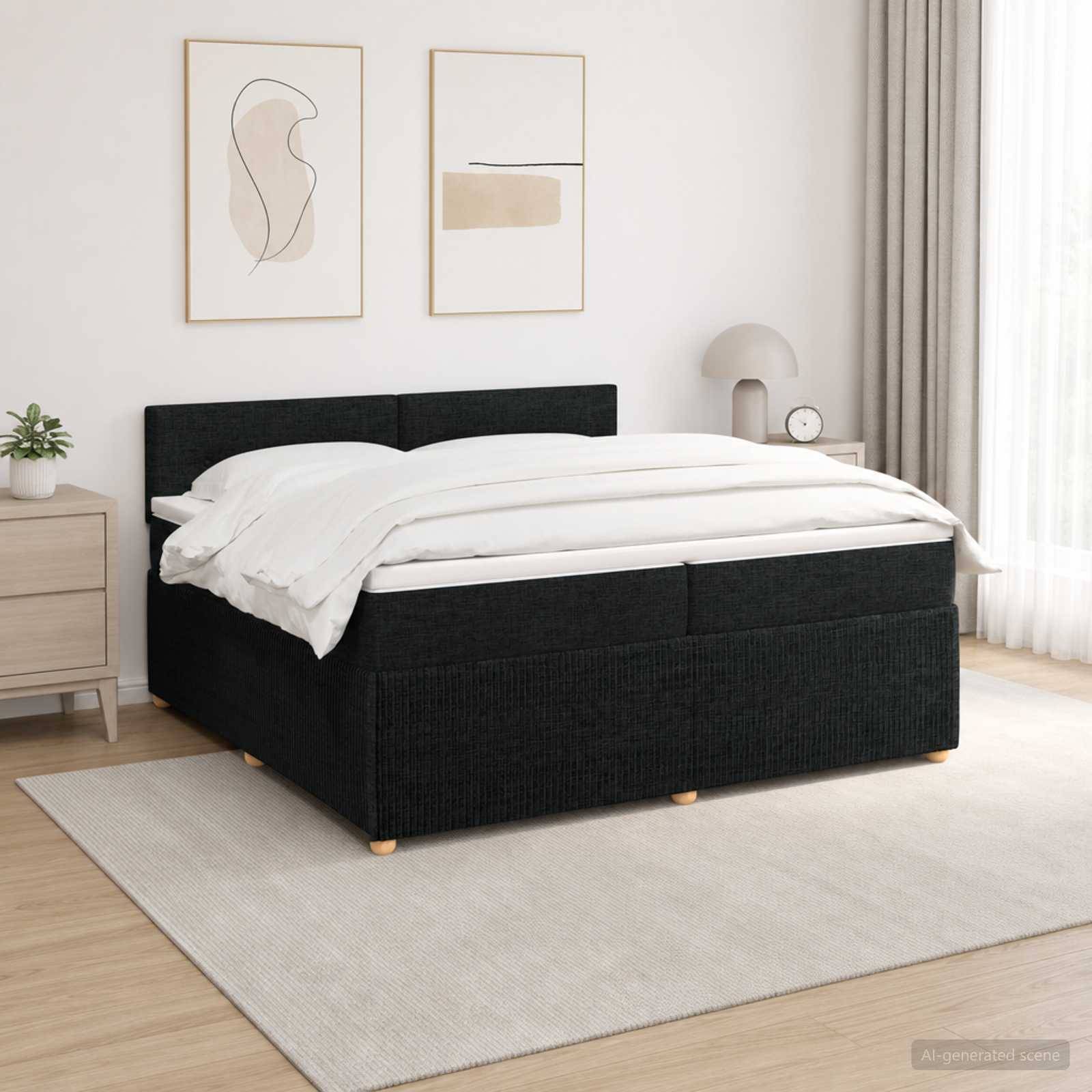 Modernes Schlafzimmer mit einem schwarzen gepolsterten Bett, bezogen mit weißer Bettwäsche, neben einem hellem Holznachttisch und minimalistischer Wandkunst.