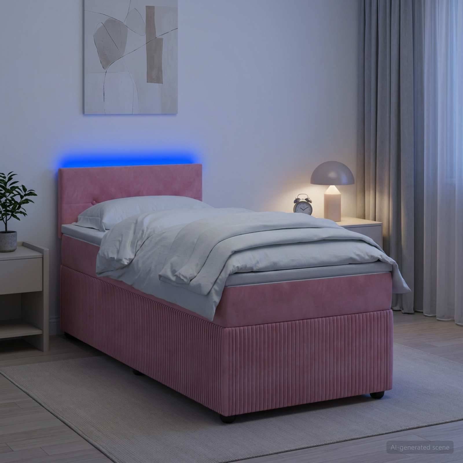 Modernes Schlafzimmer mit einem rosa gepolsterten Bett, blauer LED-Kopfleuchte, grauer Bettwäsche, Nachttischlampe und Vorhängen.