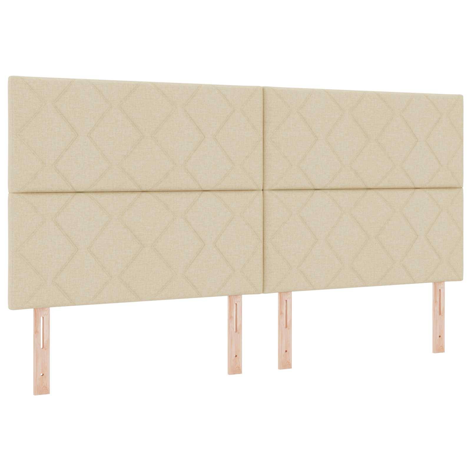 Beige gepolstertes rechteckiges Kopfteil mit subtraktivem geometrischem Muster und vier Holzbeinen, gezeigt auf weißem Hintergrund.