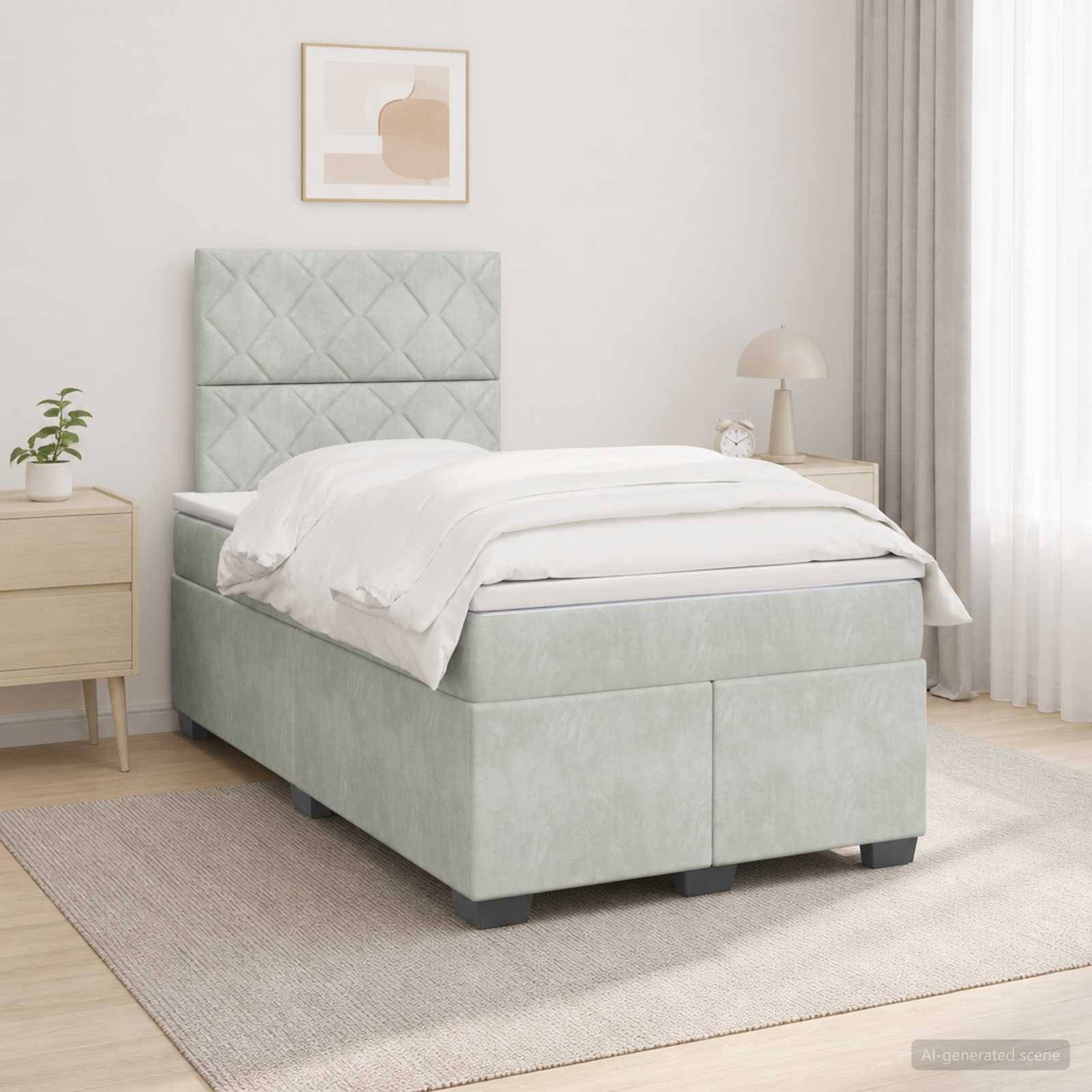 Minimalistisches Schlafzimmer mit einem polsterbett in Blassgrün, weißer Bettwäsche, Nachttischen, Lampe, Pflanze und gerahmter Wandkunst.