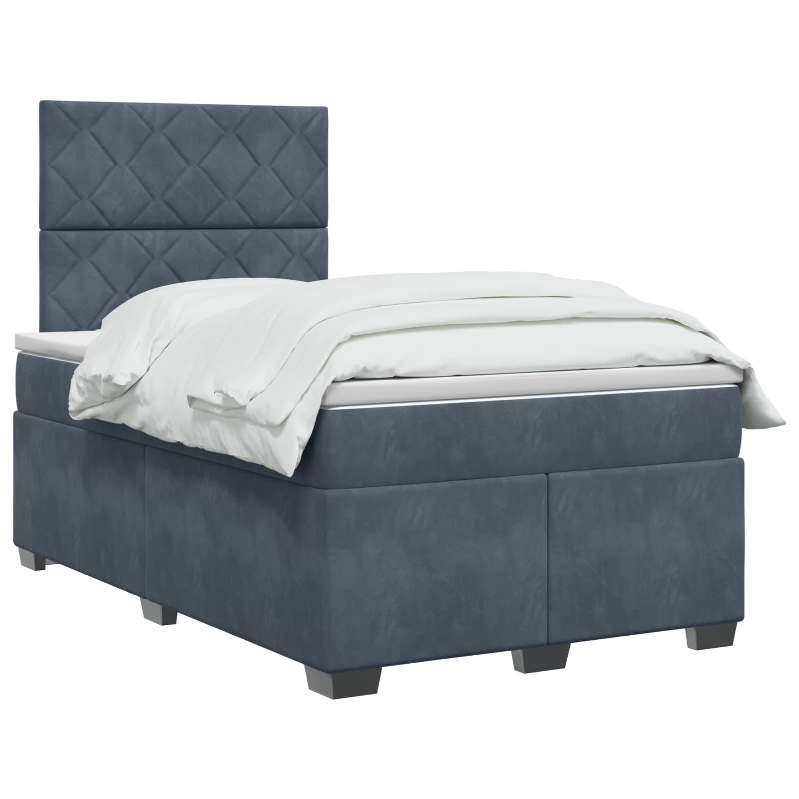 Einzelbett mit blauem Polsterstoff, gestepptem Kopfteil und weißer Bettwäsche auf einfachem weißem Hintergrund.