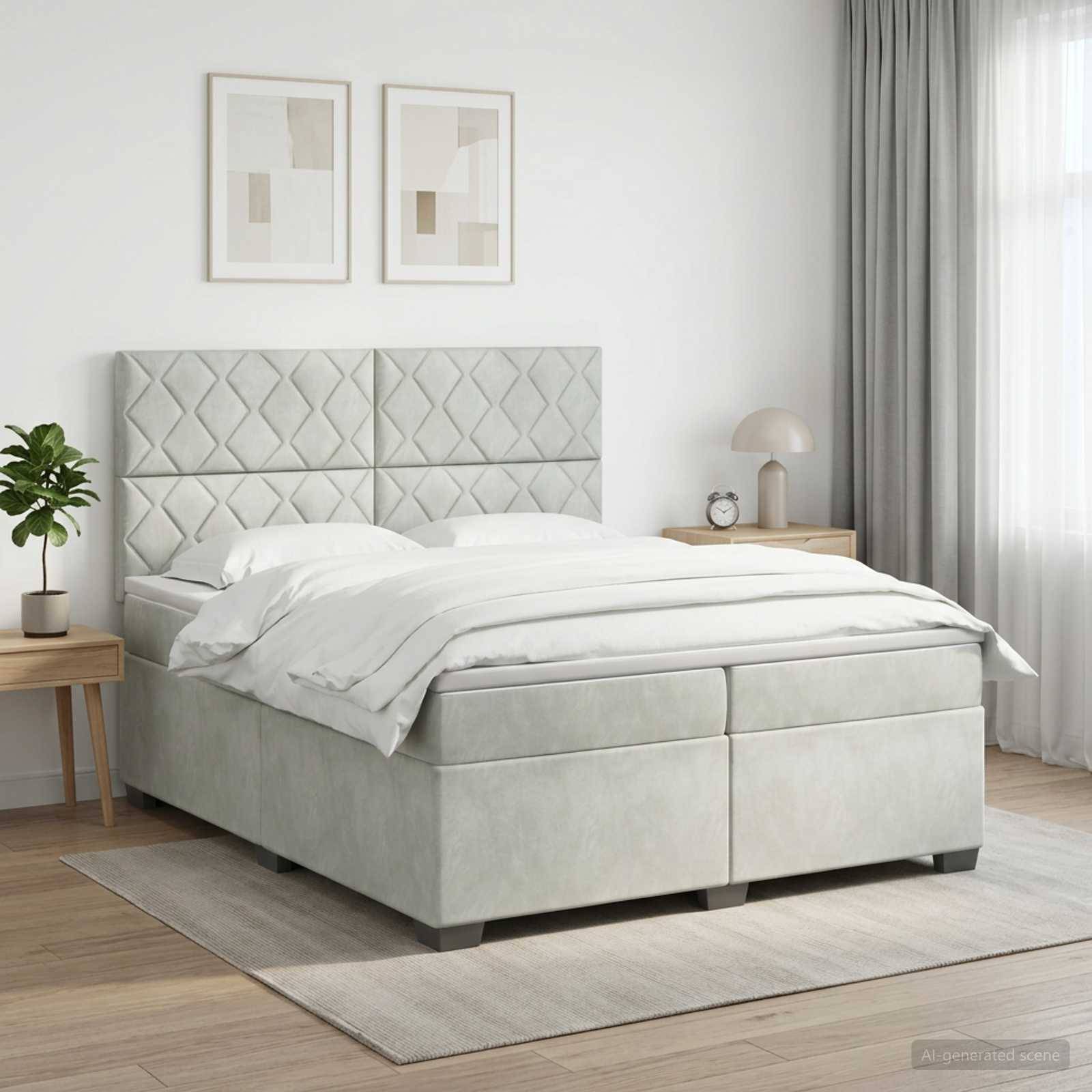Modernes Schlafzimmer mit einem hellgrauen gepolsterten Bett und einer Kopfteile mit Rautenmustern, weiße Bettwäsche, Nachttische, gerahmte Wandkunst, Pflanze und halbdurchsichtige Vorhänge.