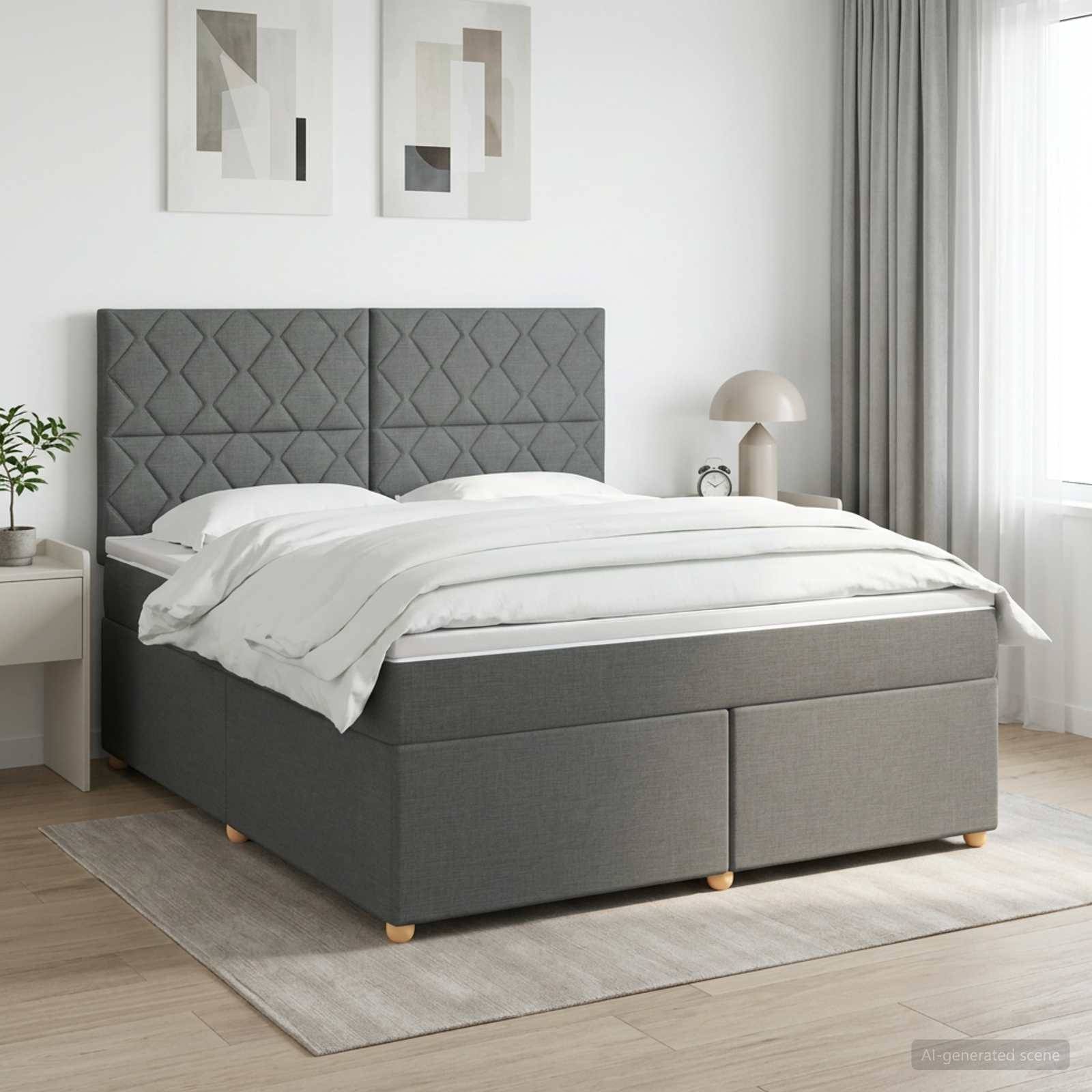 Grau gepolstertes Bett mit hohem gestepptem Kopfteil in einem hellen, minimalistischen Schlafzimmer, dargestellt mit weißer Bettwäsche, Nachttisch, Lampe und Wandkunst.