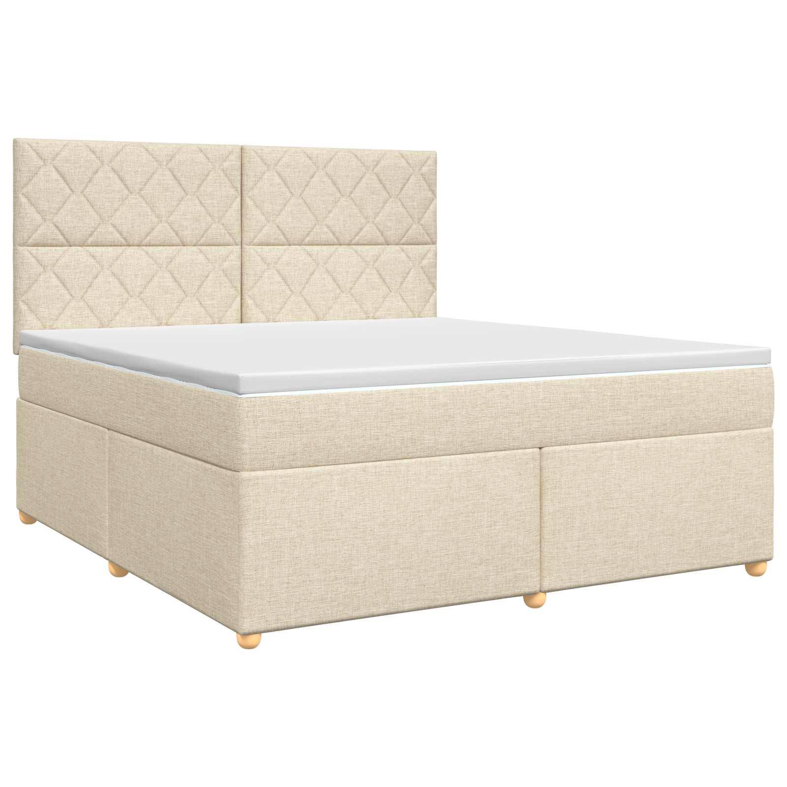 Beige gepolstertes Bett mit gestepptem Kopfteil, Matratze und passender Stoffbasis auf weißem Hintergrund.