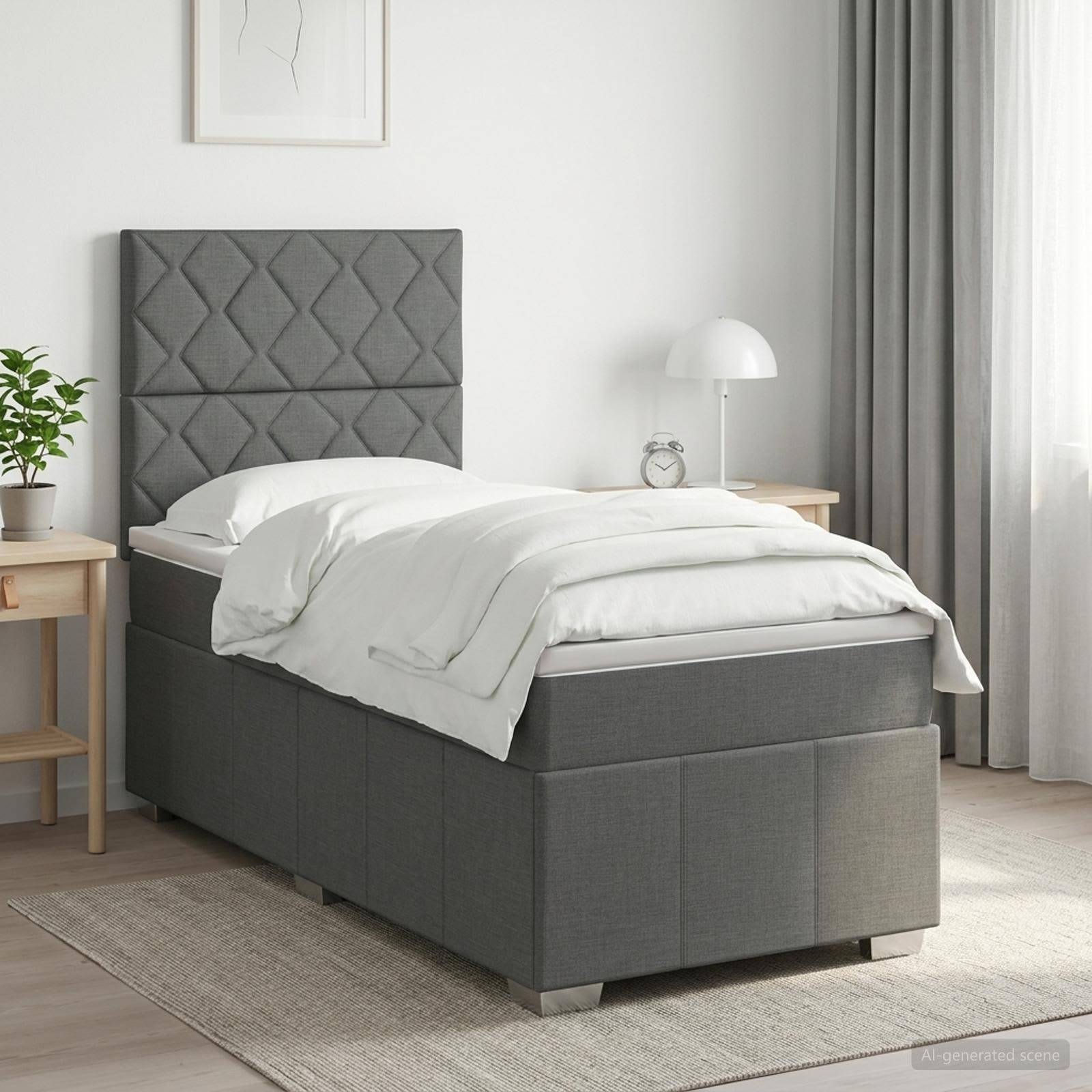 Grau gepolstertes Einzelbett mit gestepptem Kopfteil in einem hellen, minimalistischen Schlafzimmer, ausgestattet mit weißer Bettwäsche, Nachttischen und Lampe.