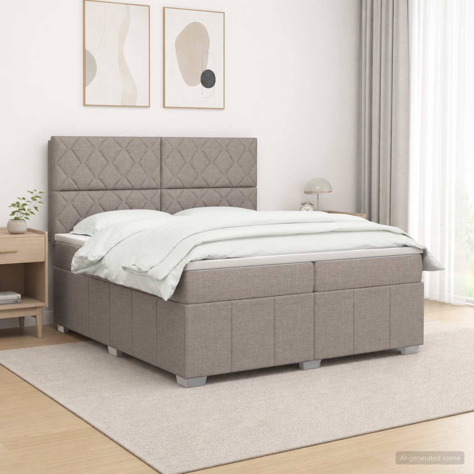 Modernes Polsterbett mit gepolstertem Kopfteil in einem hellen minimalistischen Schlafzimmer, ausgestattet mit weißer Bettwäsche neben einem Nachttisch und Vorhang.