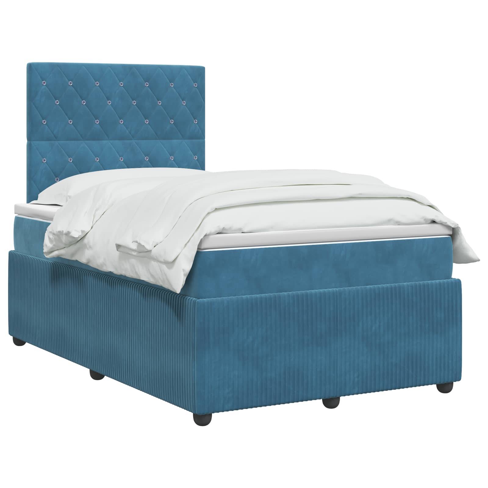 Blaues Einzelbett mit gepolstertem Stoff und gestepptem Kopfteil sowie weißer Bettwäsche auf weißem Hintergrund.