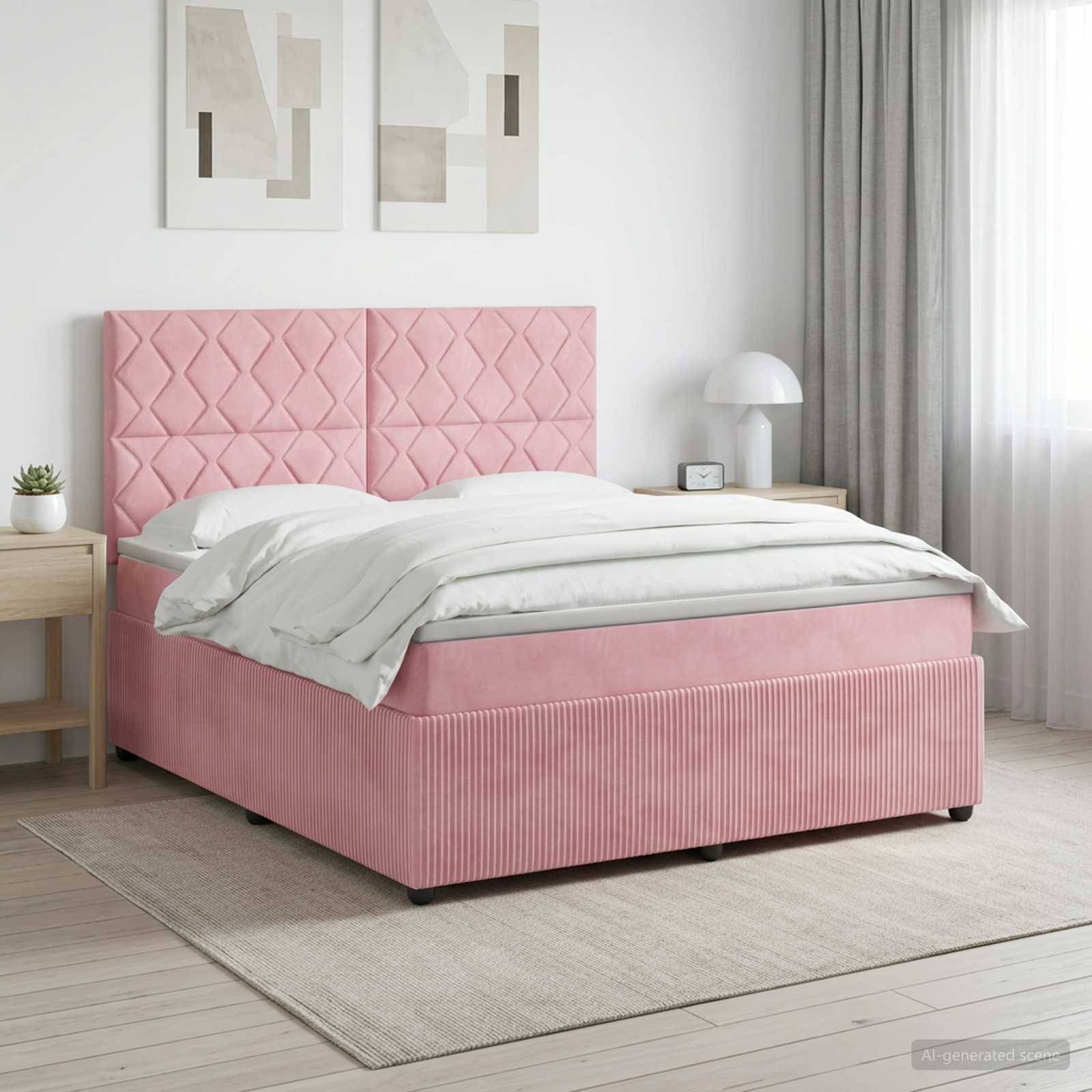 Bett mit rosa Polsterung und rautenförmig gemustertem Kopfteil in einem hellen modernen Schlafzimmer, ausgestattet mit weißer Bettwäsche und Nachttischen aus hellem Holz.