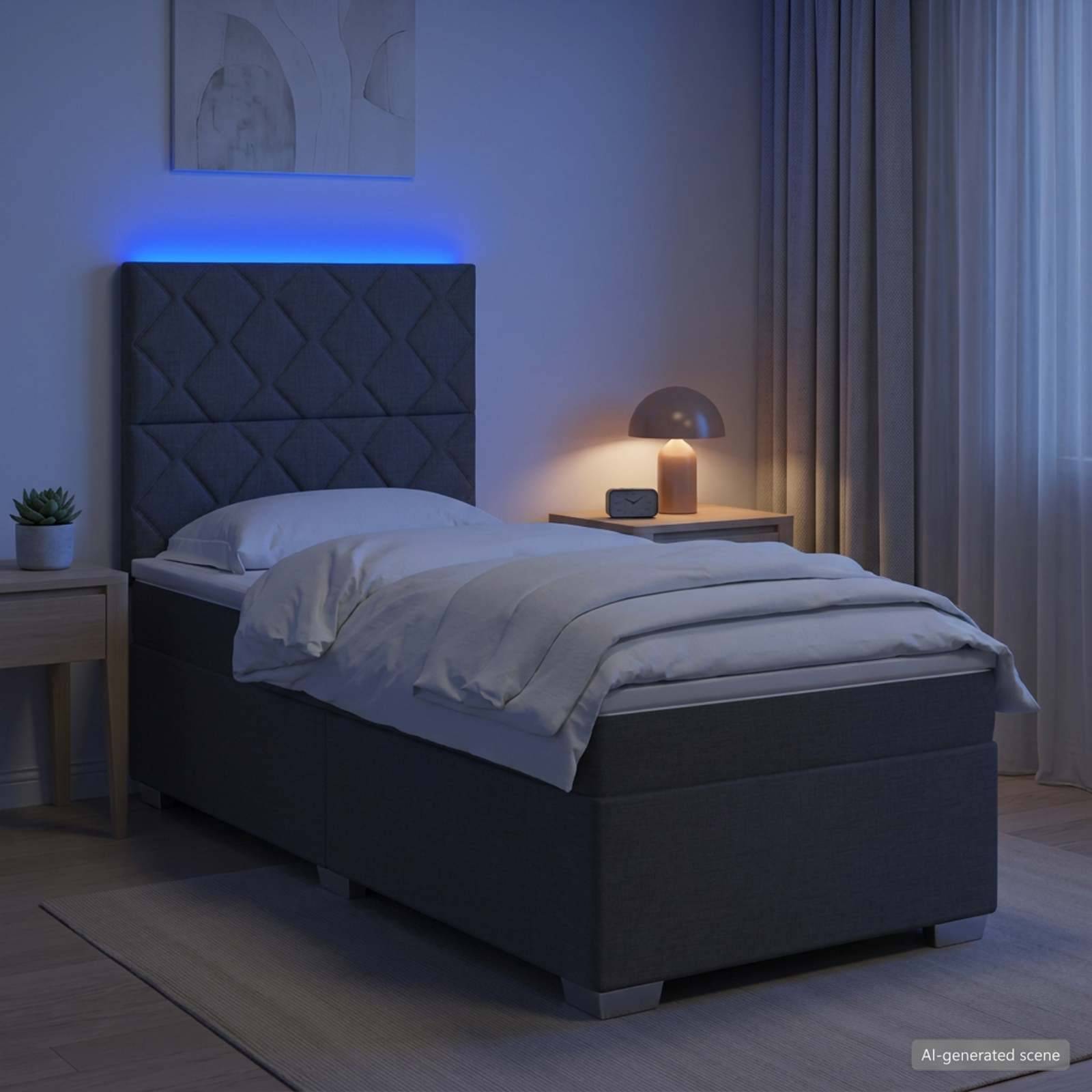 Modernes Schlafzimmer mit gemachtem Einzelbett, gepolstertem Kopfteil mit blauem LED-Licht, Nachttischen, Lampe und Vorhängen.