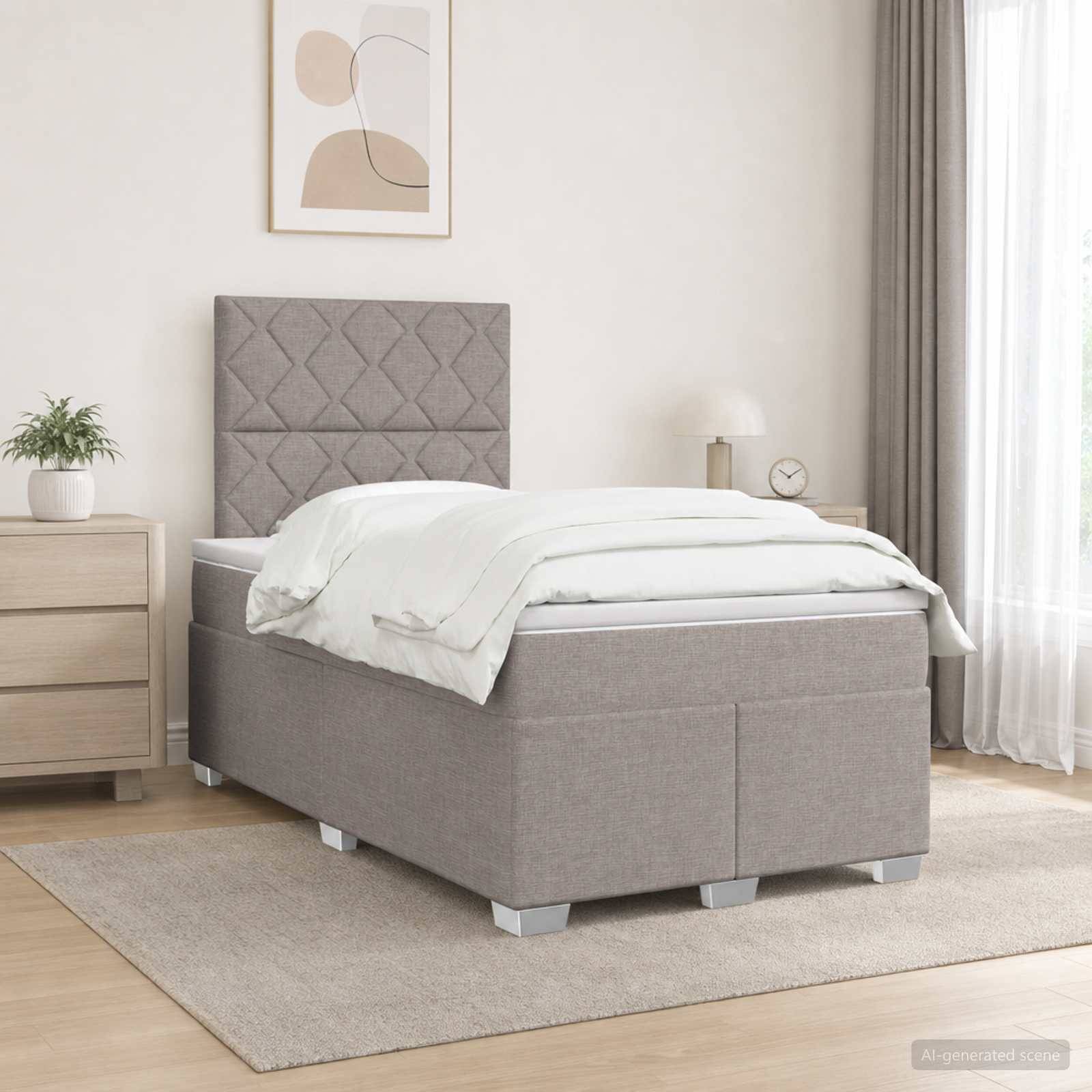 Modernes grau gepolstertes Bett mit gestepptem Kopfteil, weiße Bettwäsche, Nachttisch, Lampe und abstrakte Wandkunst in einem hellen Schlafzimmer.