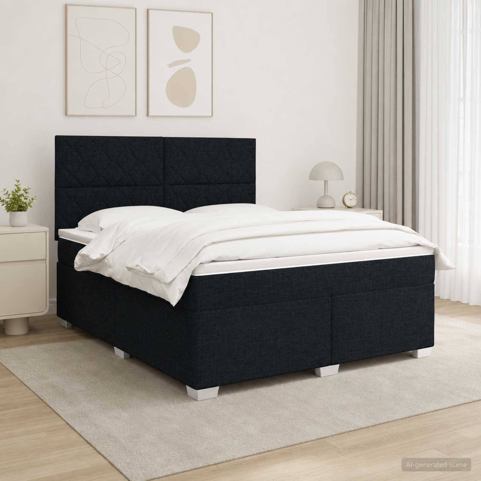 Modernes Schlafzimmer mit dunkel gepolstertem Bett, weißer Bettwäsche, Nachttisch, Lampe, Wandkunst und transparenten Vorhängen in einem hellen, minimalistischen Raum.