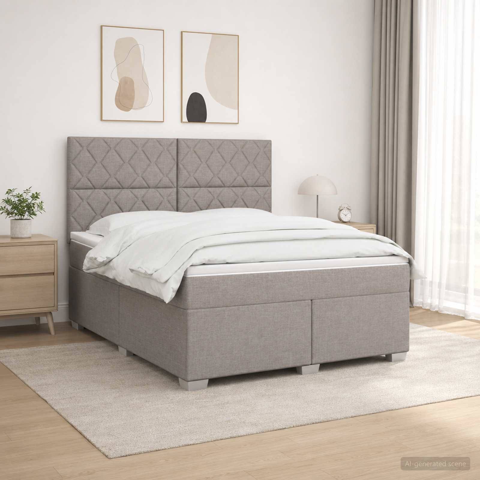 Modernes grau gepolstertes Bett mit gestepptem Kopfteil, weiße Bettwäsche, Nachttische und abstrakte Wandkunst in einem hellen Schlafzimmer.