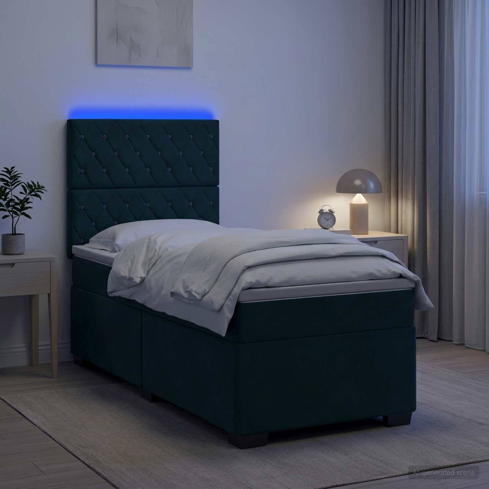 Modernes Schlafzimmer mit einem dunkel gepolsterten Bett, weißer Bettwäsche, blauem LED-Kopfteilenschein, Nachttischlampen und weichen Vorhängen.