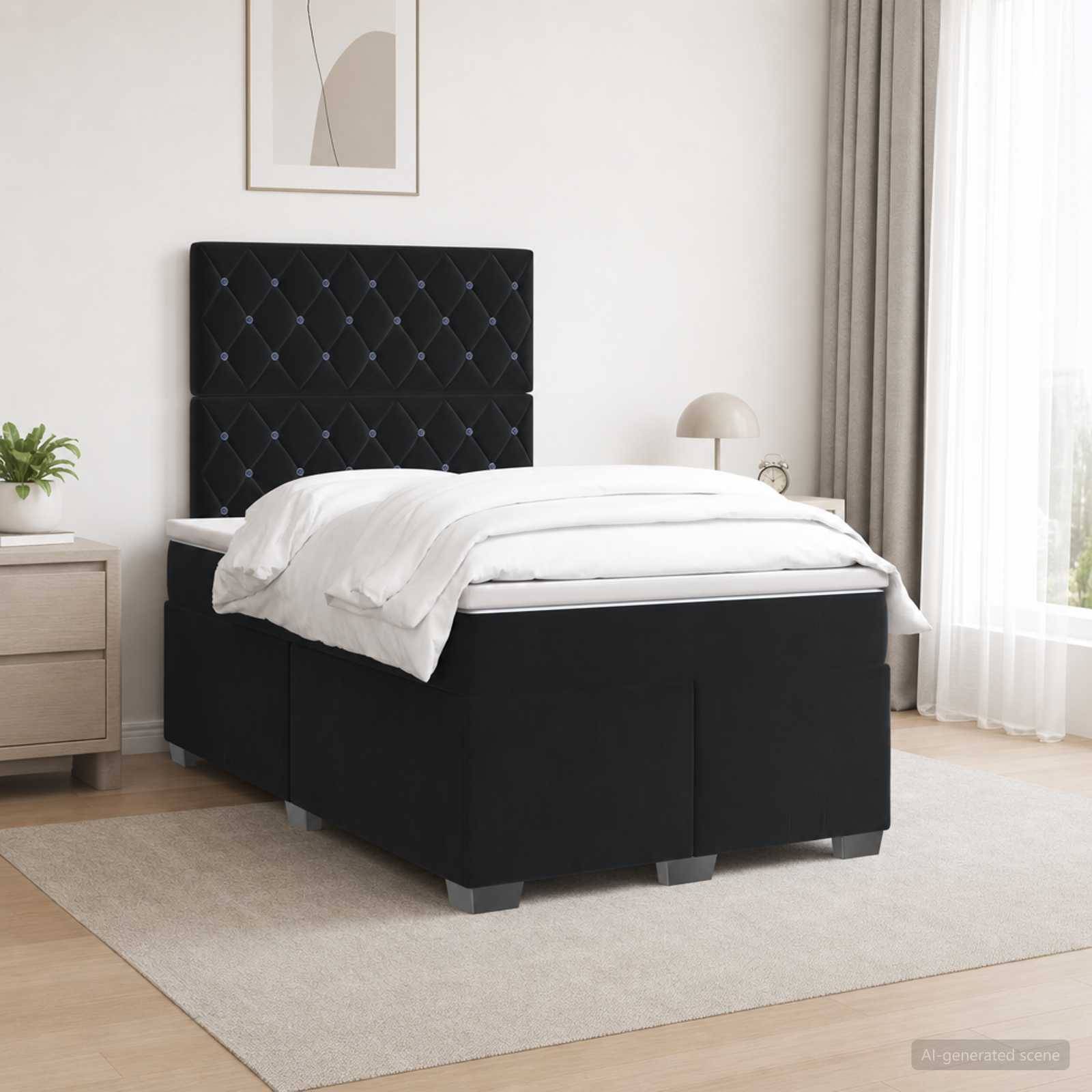 Modernes Schlafzimmer mit einem schwarzen gepolsterten Bett und gestepptem Kopfteil, weißer Bettwäsche, Nachttisch, Lampe, Pflanze und großem Fenster mit Vorhängen.