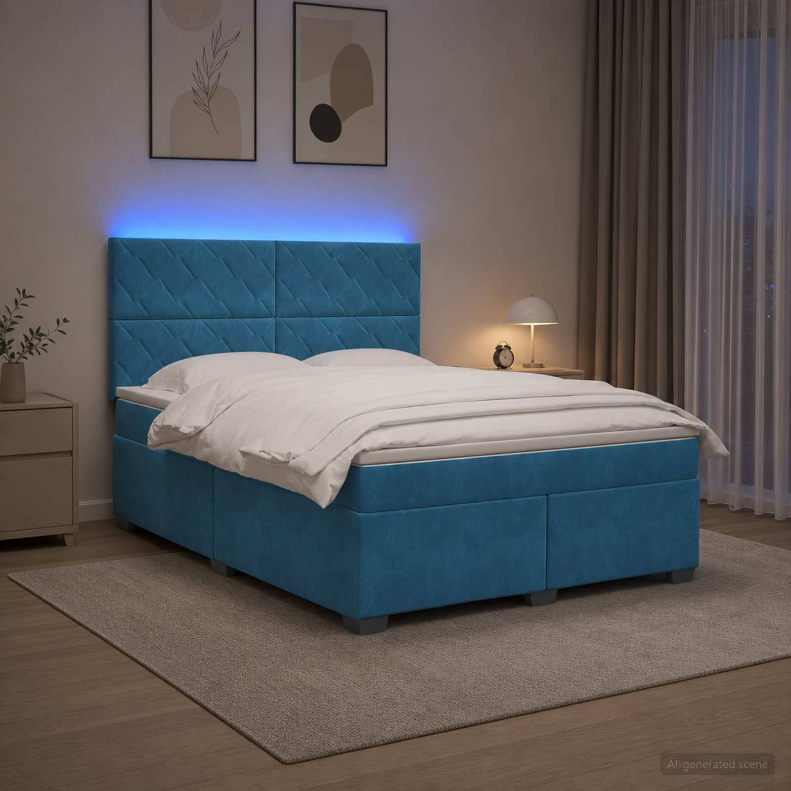 Modernes Schlafzimmer mit blauem gepolstertem Bett und beleuchtetem Kopfteil, weißer Bettwäsche, Nachttischlampe, Kunstwerken und Vorhängen.