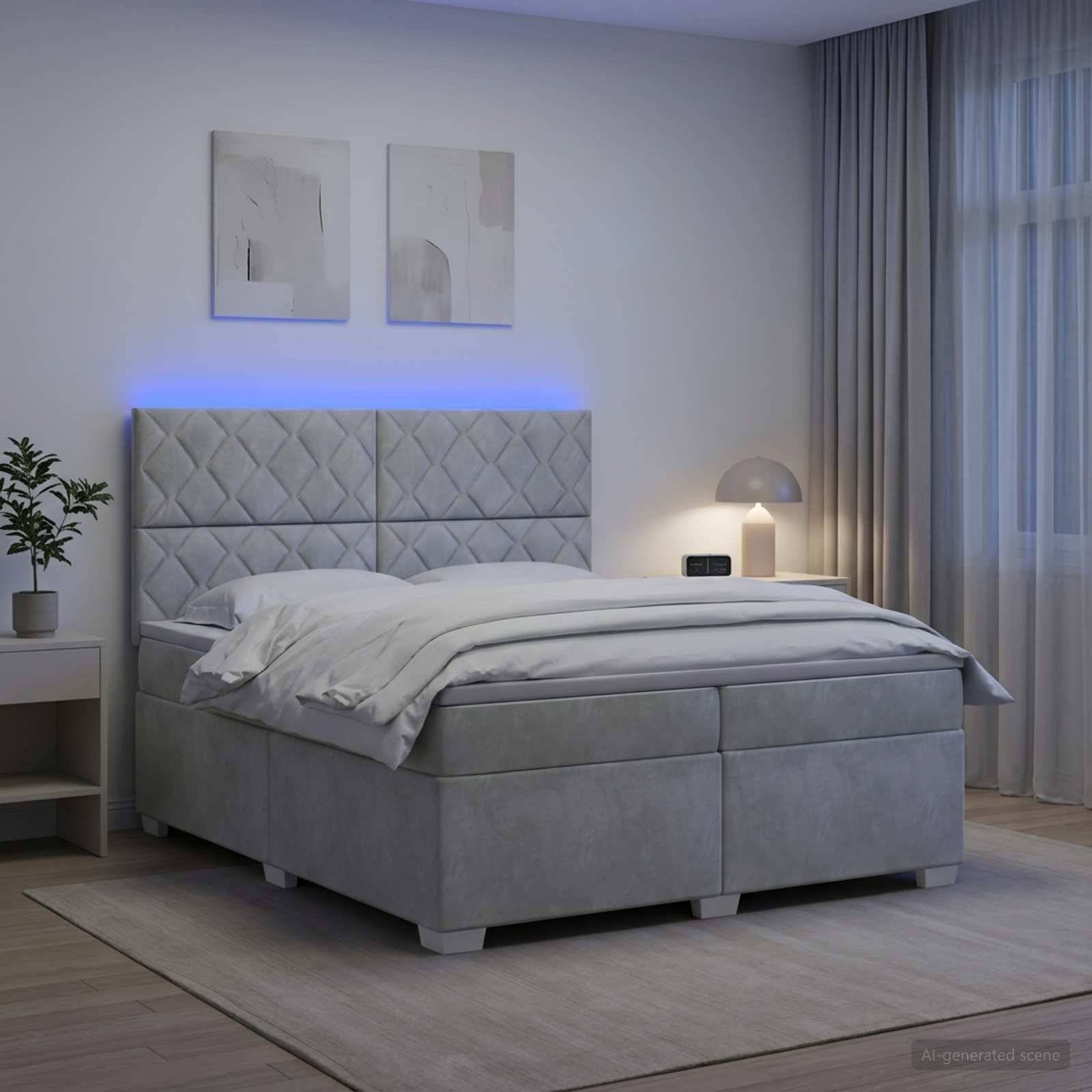 Modernes grau gepolstertes Bett mit gestepptem Kopfteil, blauer Akzentbeleuchtung, Nachttischlampe, Vorhängen und minimalistischer Schlafzimmereinrichtung.
