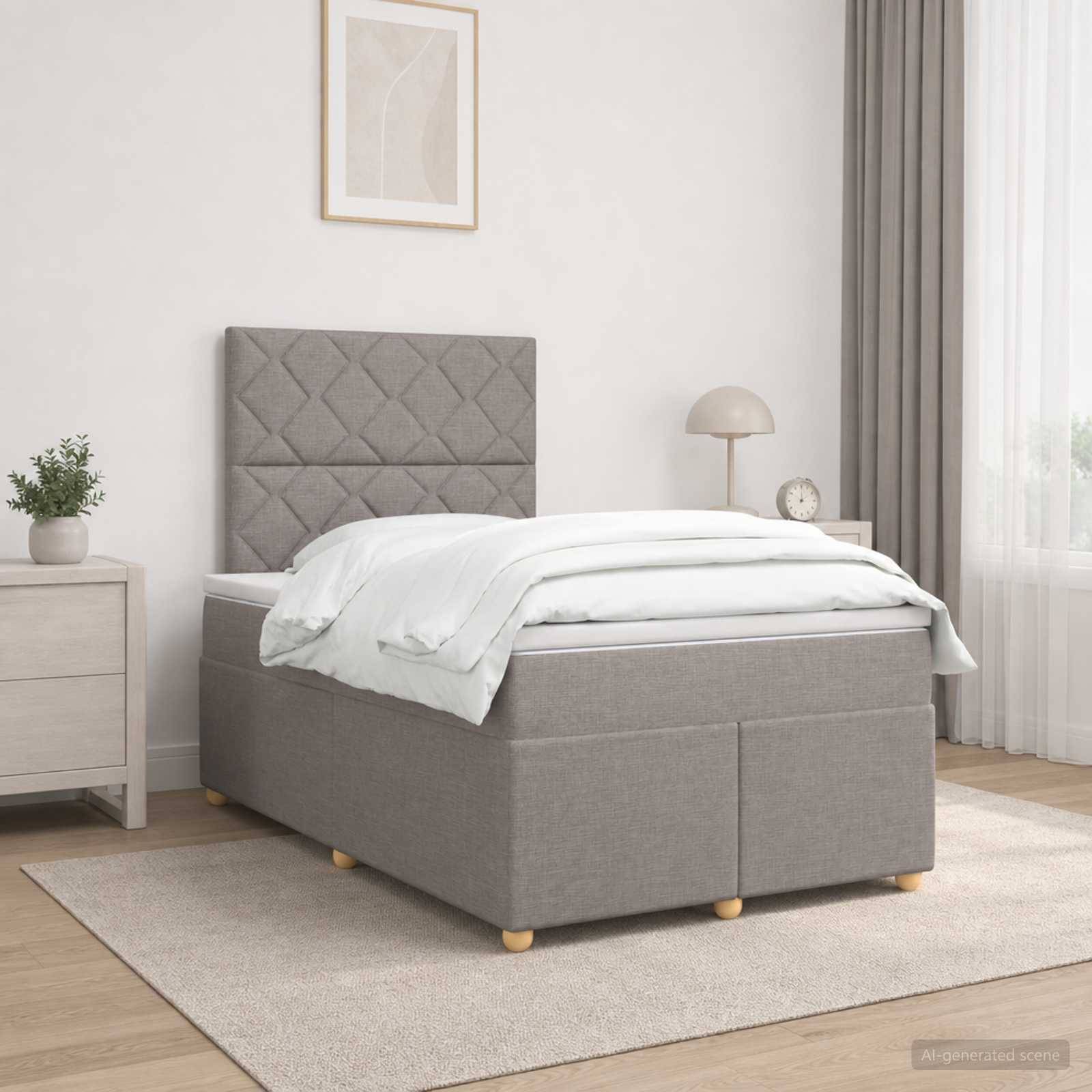Modernes Schlafzimmer mit einem grau gepolsterten Bett, weißer Bettwäsche, Nachttisch, Lampe und einer kleinen Pflanze neben einem hellen Fenster.