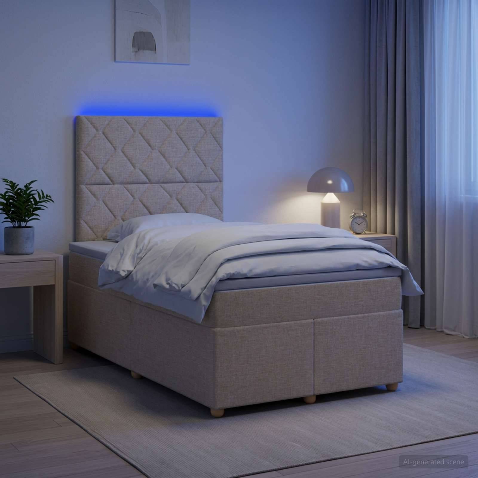 Modernes Schlafzimmer mit ordentlich gemachtem Einzelbett, leuchtender Nachttischlampe, Vorhängen, Pflanze und blauer Akzentbeleuchtung am Kopfende des Bettes.