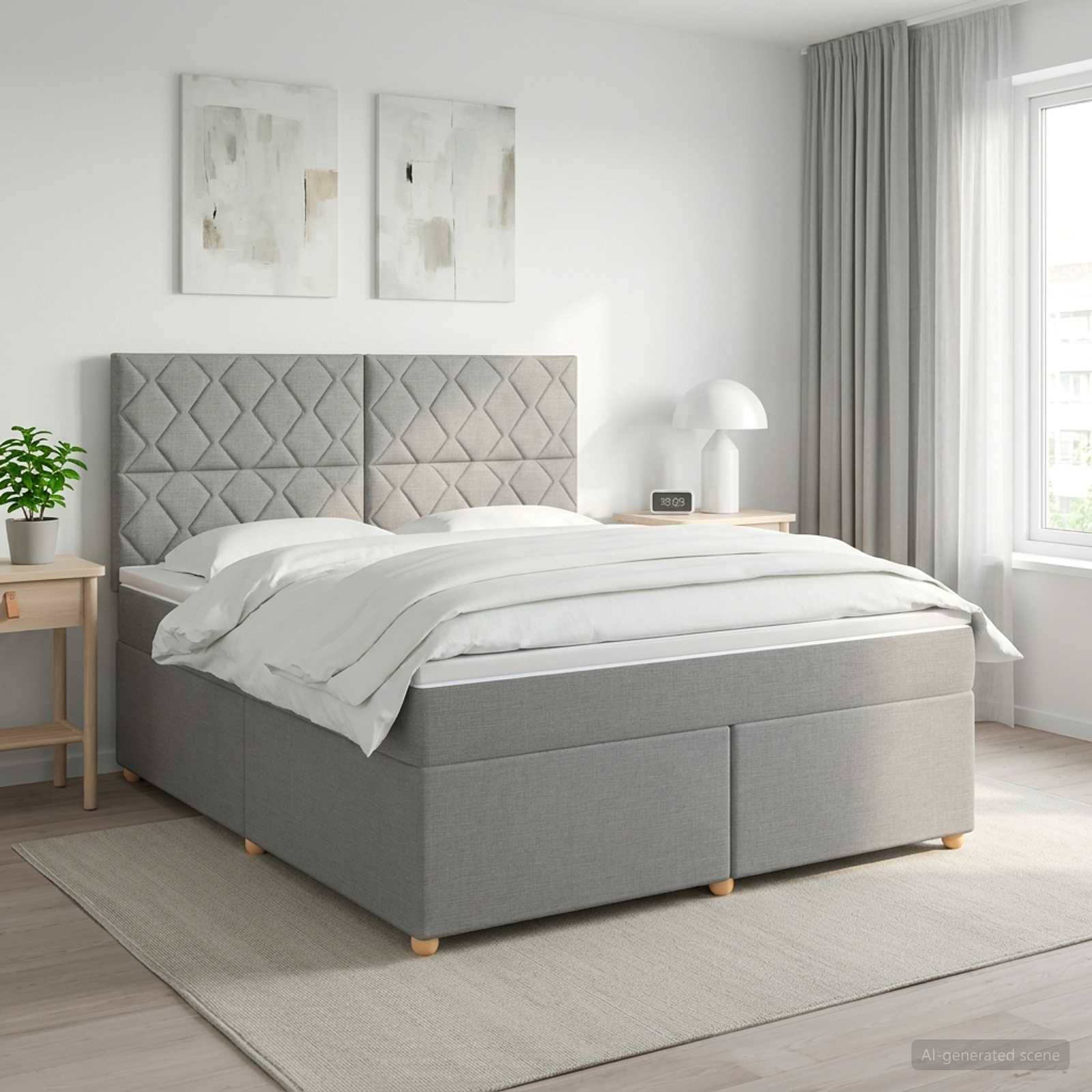Ein modernes grau gepolstertes Bett mit rautengestepptem Kopfteil, weiße Bettwäsche, Nachttische und abstrakte Wandkunst in einem hellen minimalistischen Schlafzimmer.