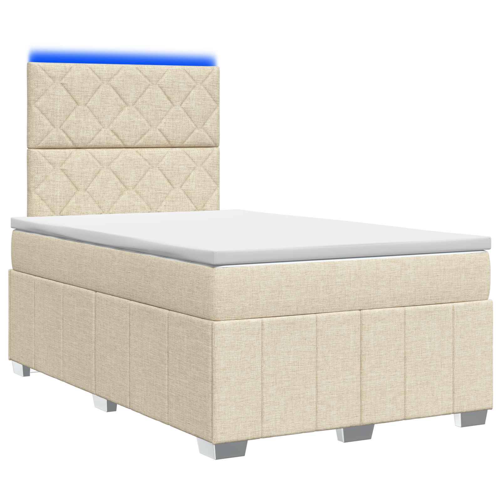 Beige gepolstertes Bett mit gepolstertem Kopfteil, weiße Matratzenauflage und niedrige silberfarbene Beine auf weißem Hintergrund.