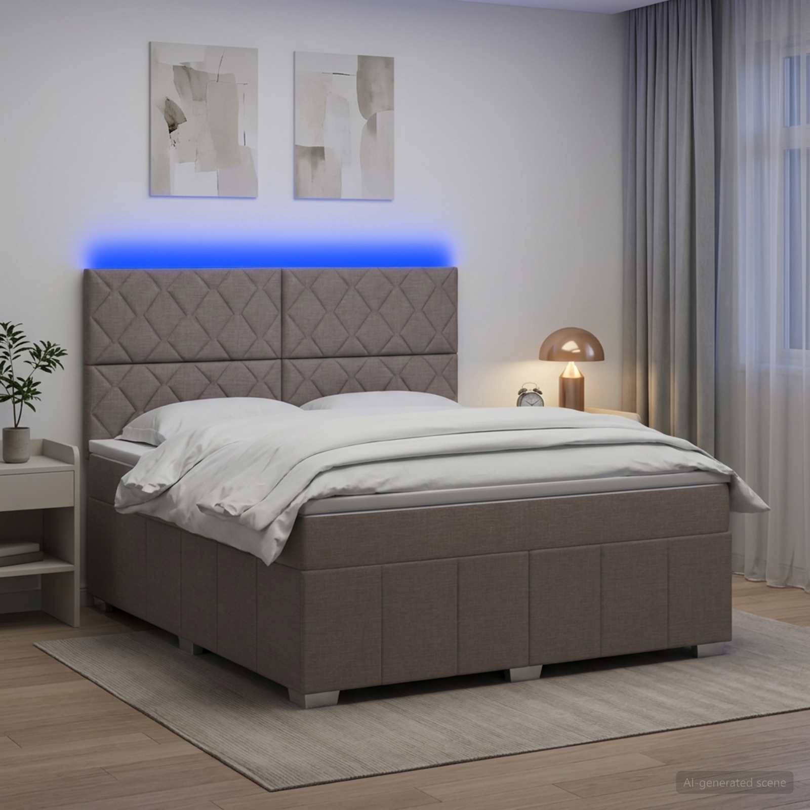 Modernes Schlafzimmer mit grauem gepolstertem Bett, weißer Bettwäsche, blauer LED-Kopfteil-Beleuchtung, Nachttischlampe, Wandkunst und durchscheinenden Vorhängen.