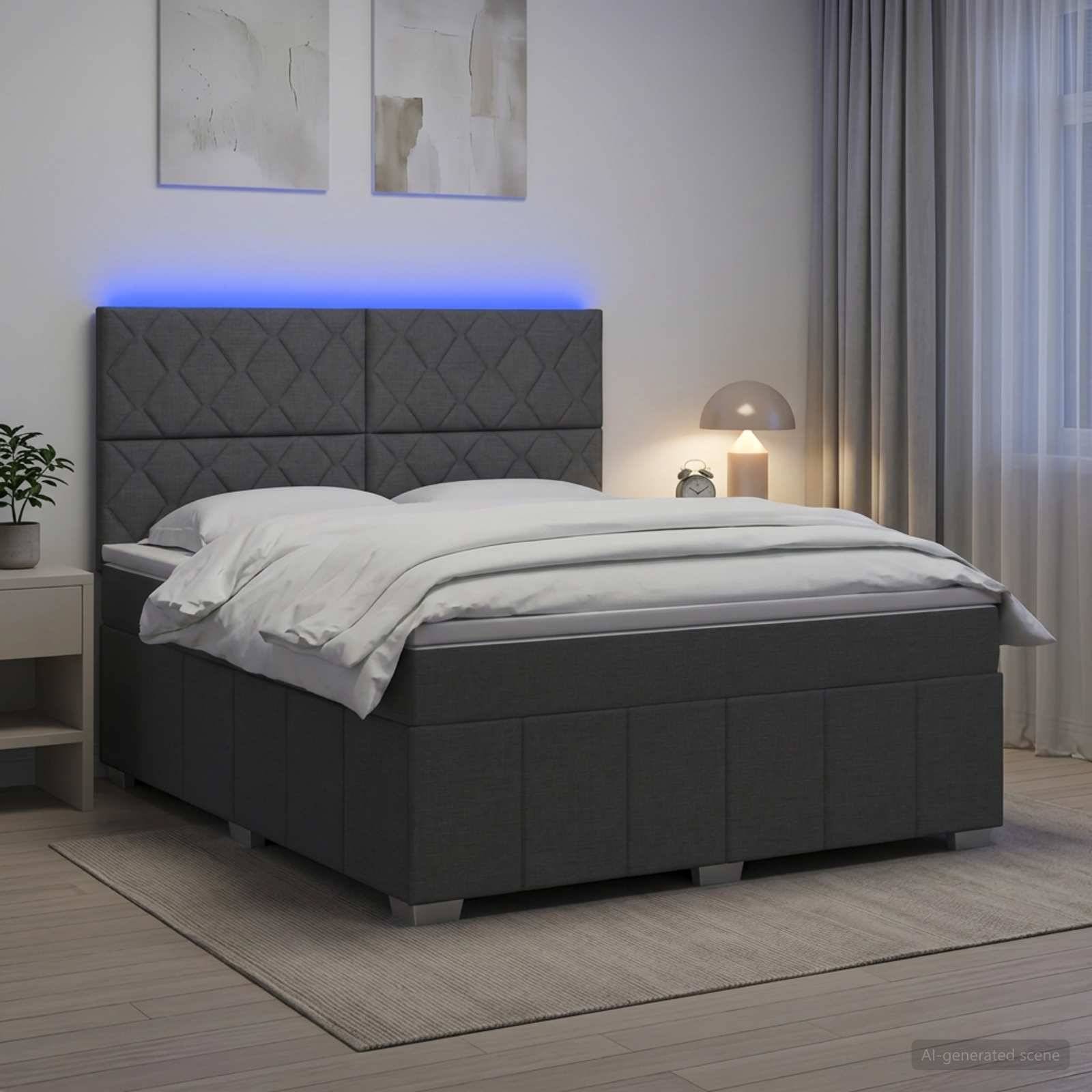 Modernes dunkel gepolstertes Bett mit gestepptem Kopfteil, weißer Bettwäsche und blauer LED-Akzentbeleuchtung in einem weich beleuchteten Schlafzimmer.