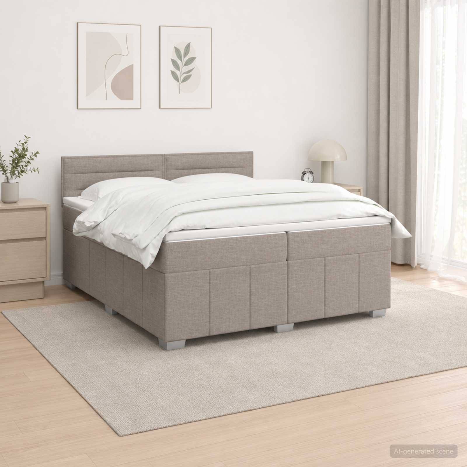 Ein grau gepolstertes Bett mit weißer Bettwäsche in einem minimalistischen Schlafzimmer, gezeigt mit einem Nachttisch, einer Lampe, Wandkunst und leichten Vorhängen.