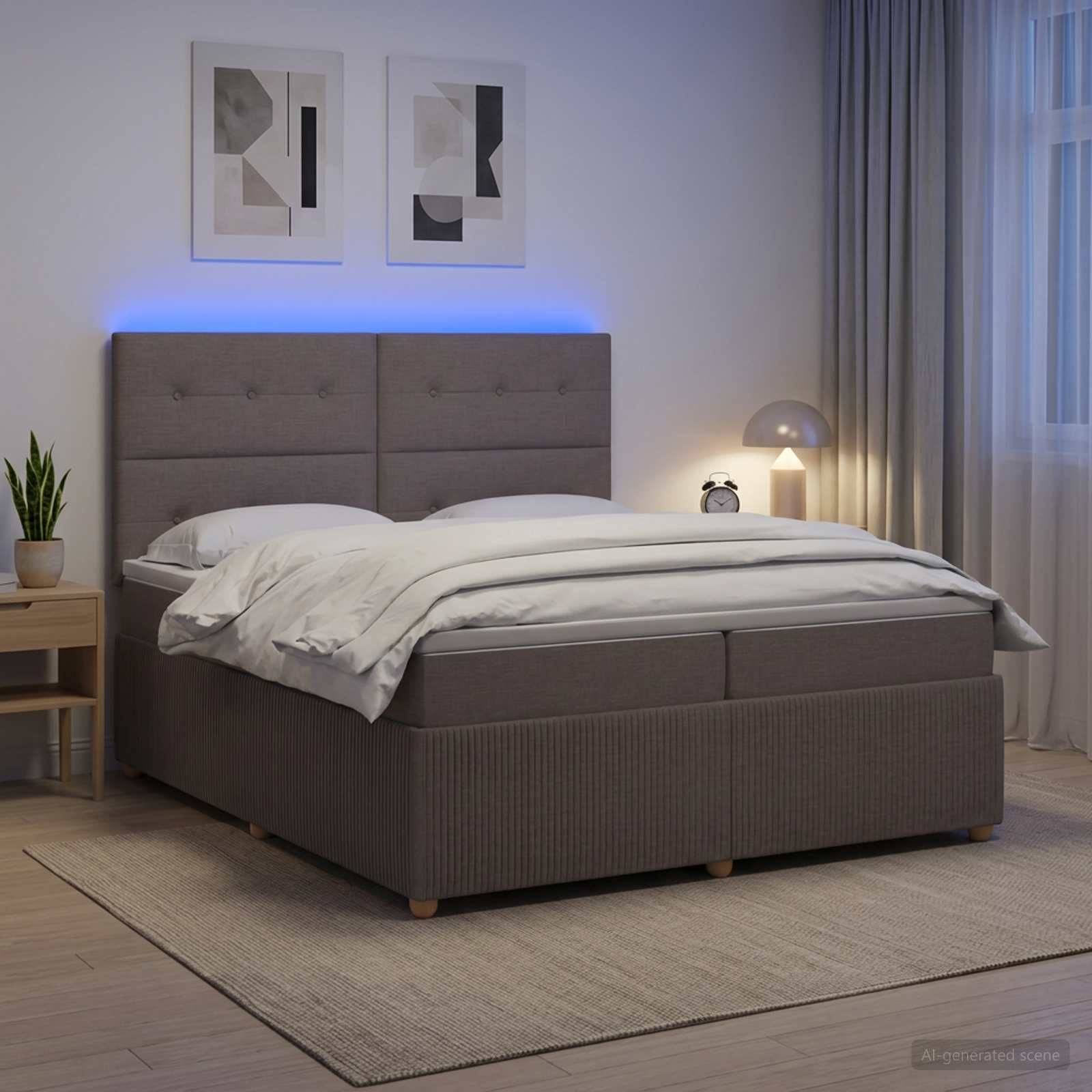 Modernes Schlafzimmer mit Doppelbett, gepolstertem Kopfteil, blauer Hintergrundbeleuchtung, Nachttischlampe, Teppich und rahmenbildern an der Wand.