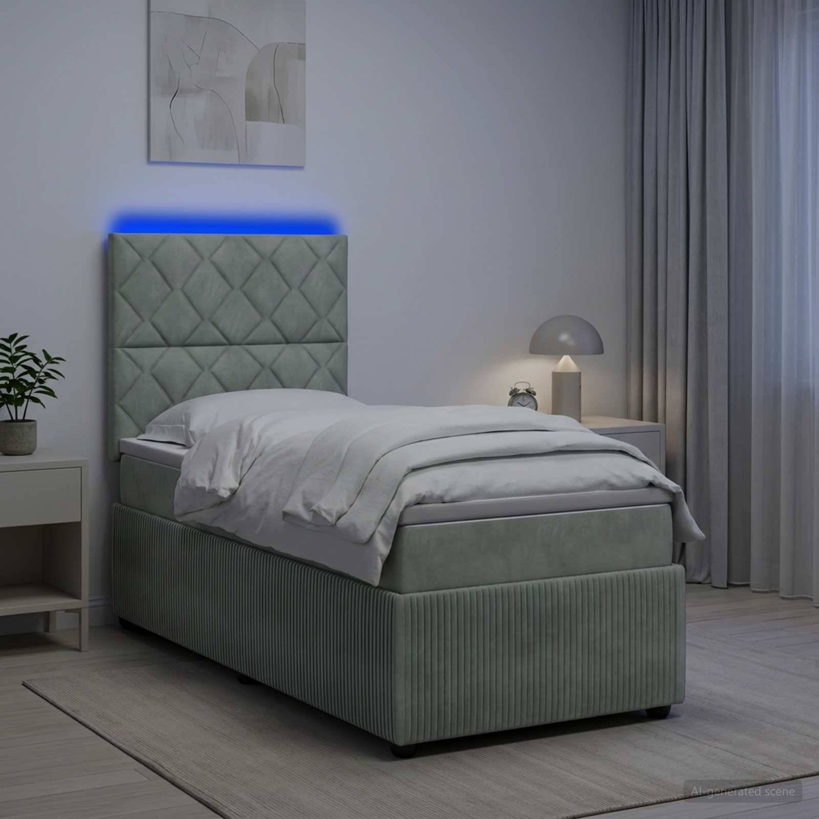 Modernes Schlafzimmer mit einem mintgrünen gepolsterten Einzelbett, blauem LED-Kopfleuchten-Design, Nachttisch, Lampe, Vorhängen und minimalistischer Einrichtung.