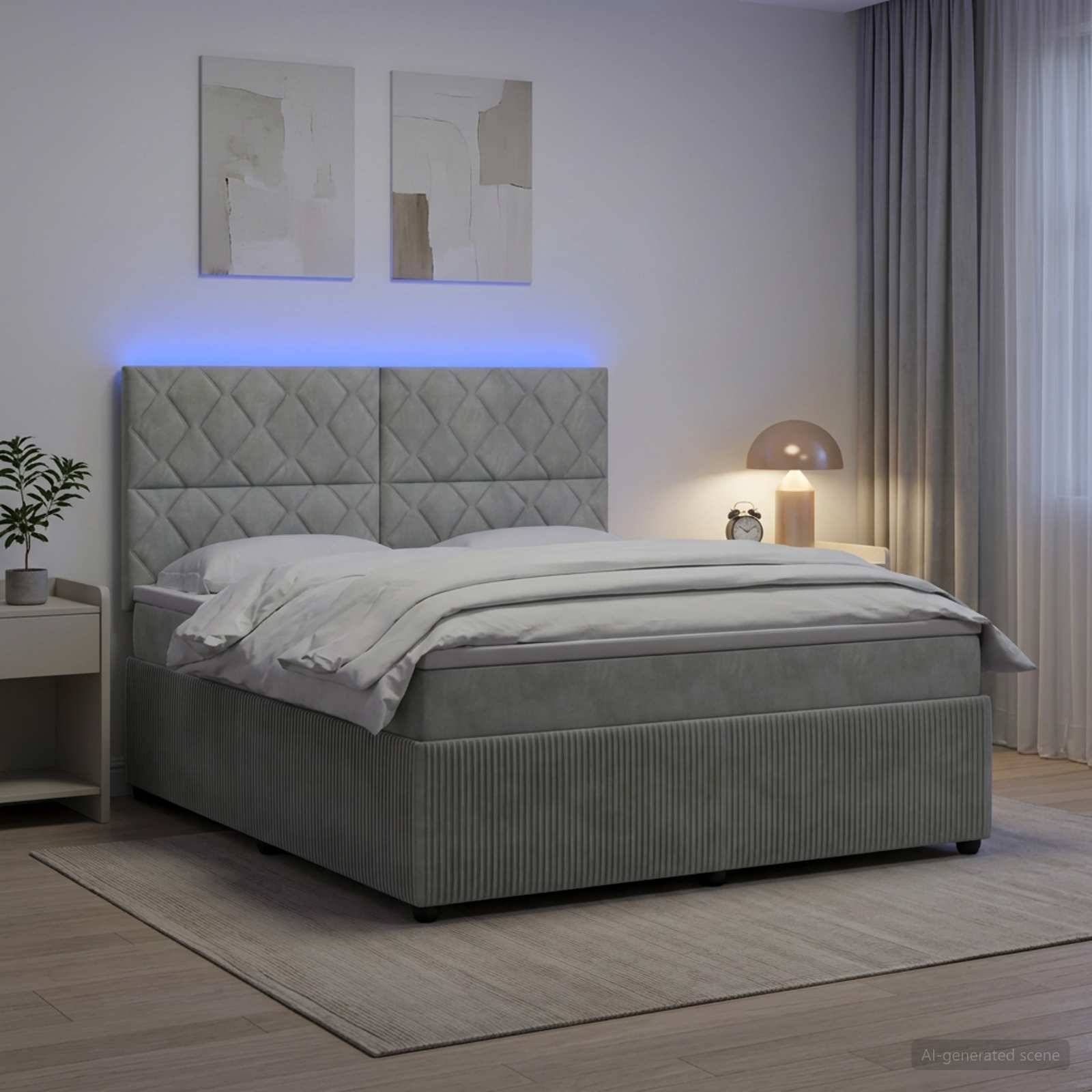 Modernes Schlafzimmer mit einem grau gepolsterten Bett, blauer LED-Kopfleuchte, Nachttischlampe, Pflanze, Vorhängen und abstrakter Wandkunst.